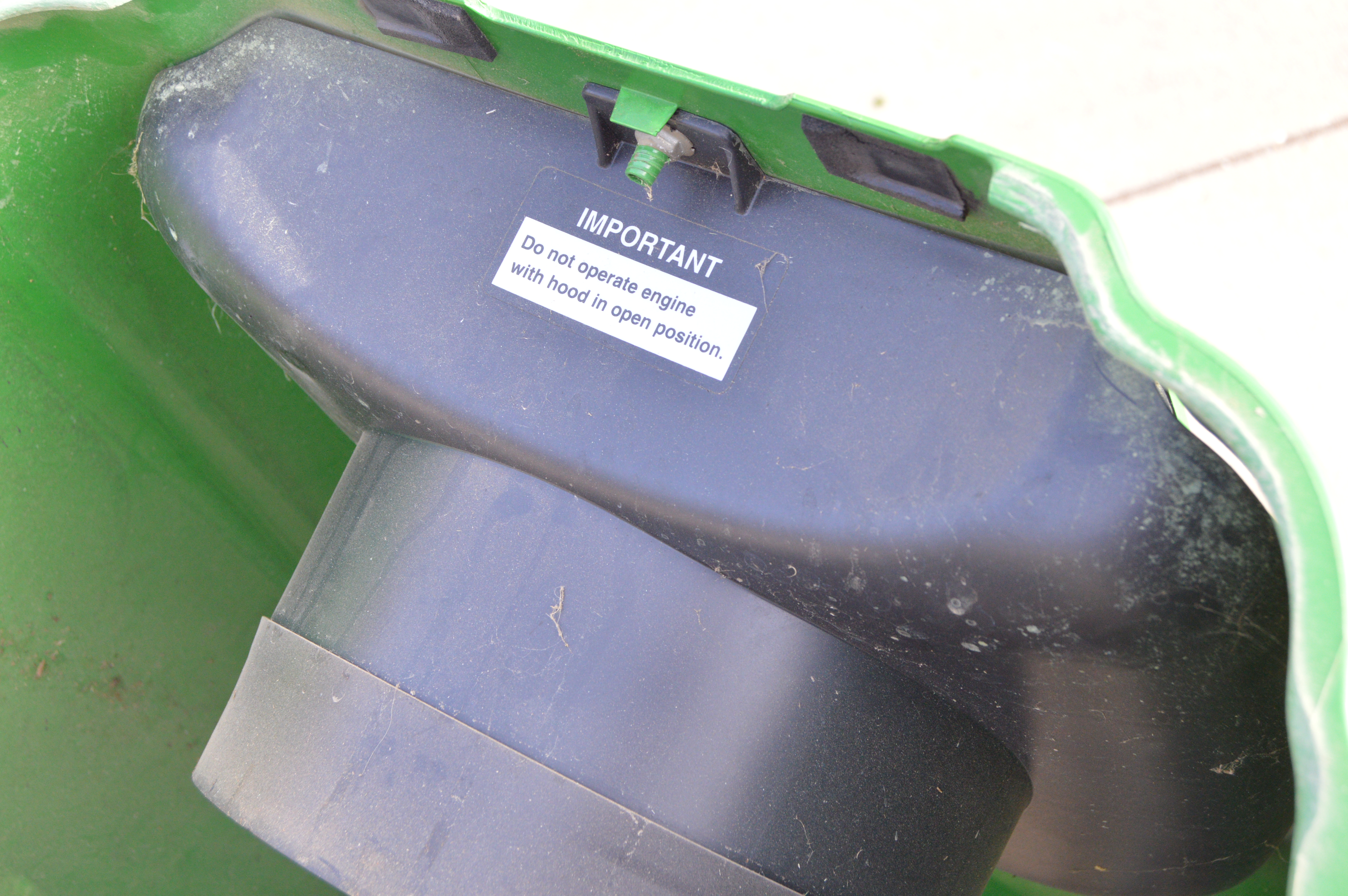 John Deere L110 Automatic Lawn Tractor