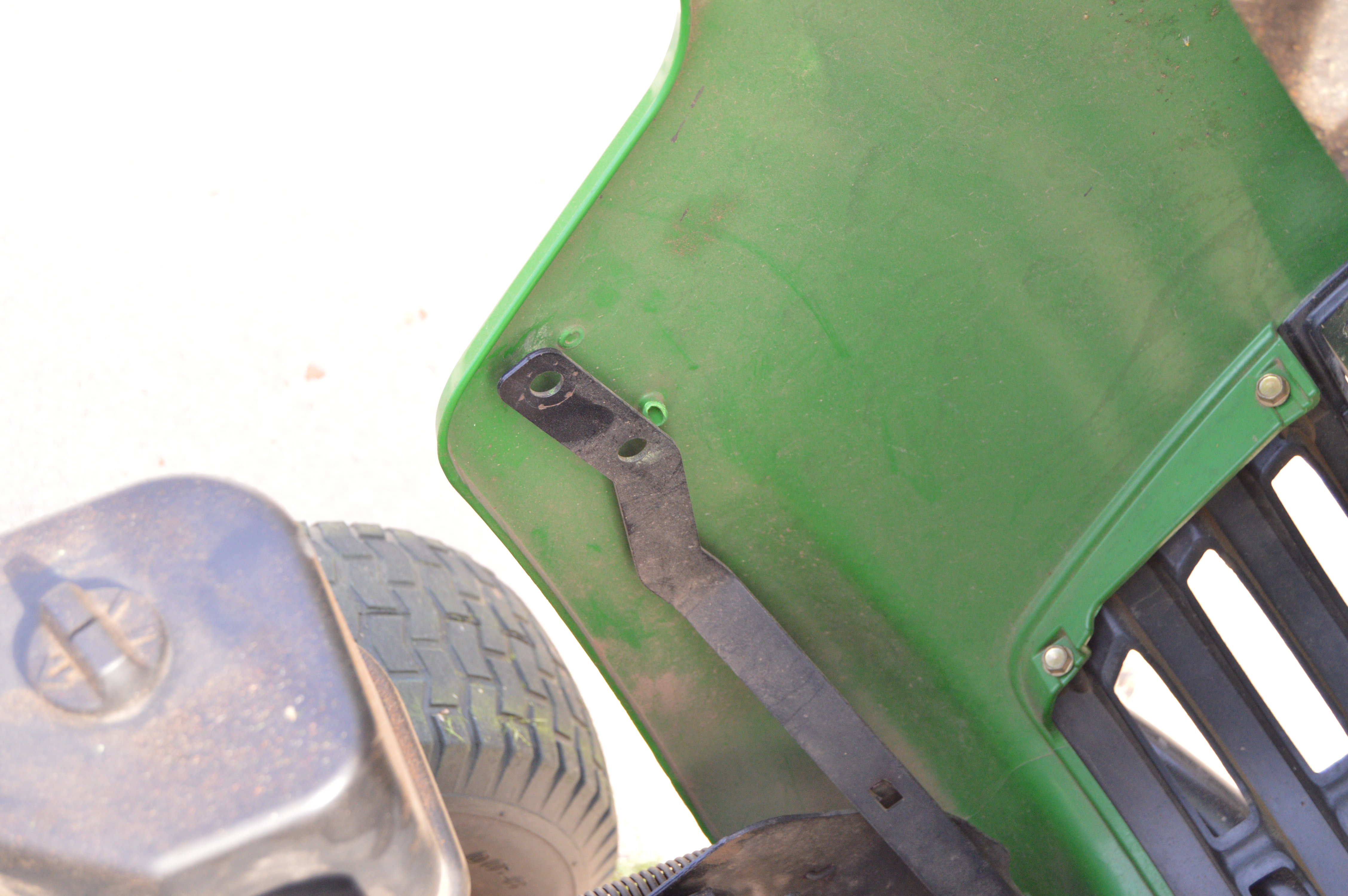 John Deere L110 Automatic Lawn Tractor