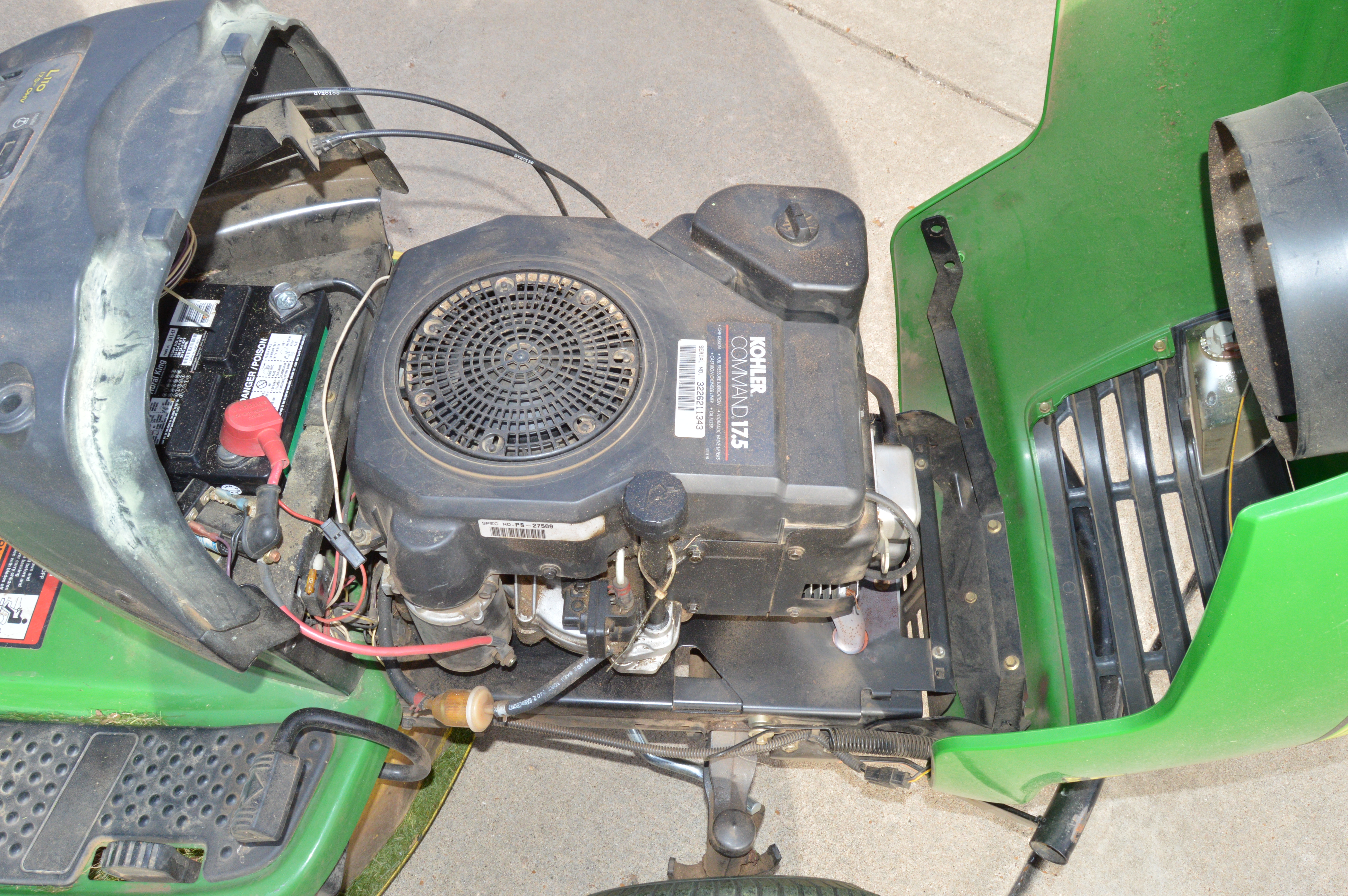 John Deere L110 Automatic Lawn Tractor
