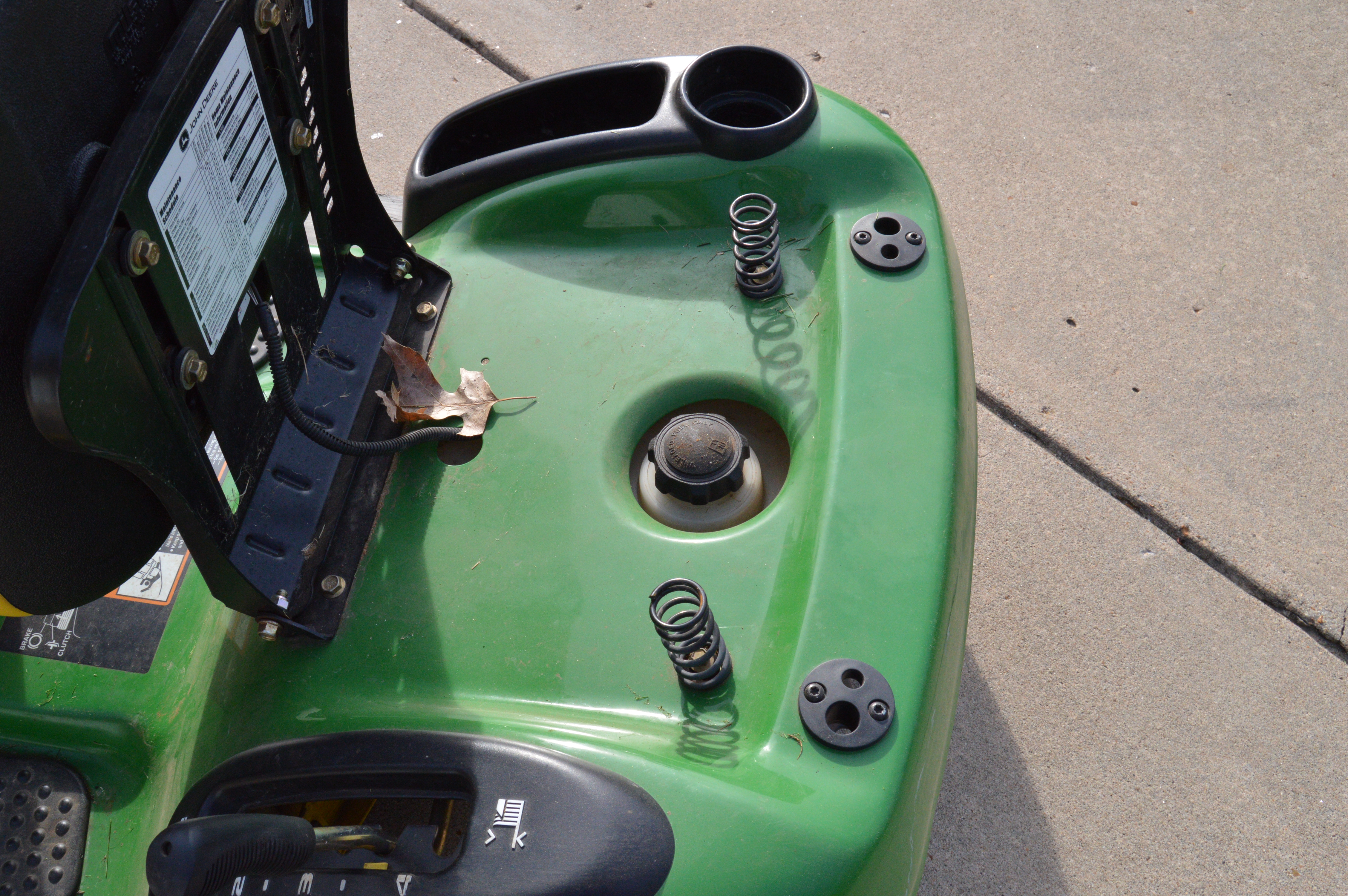 John Deere L110 Automatic Lawn Tractor