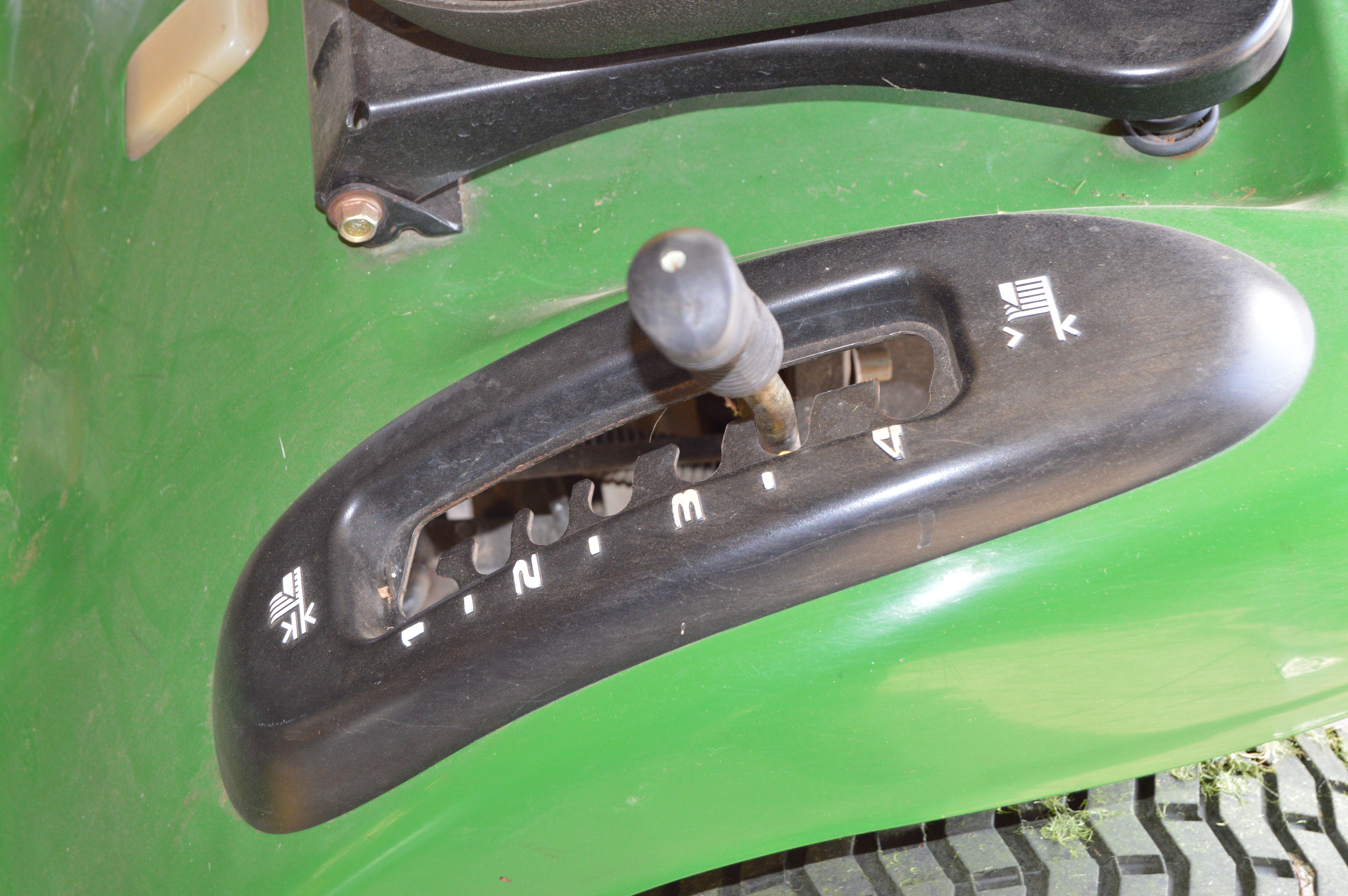 John Deere L110 Automatic Lawn Tractor