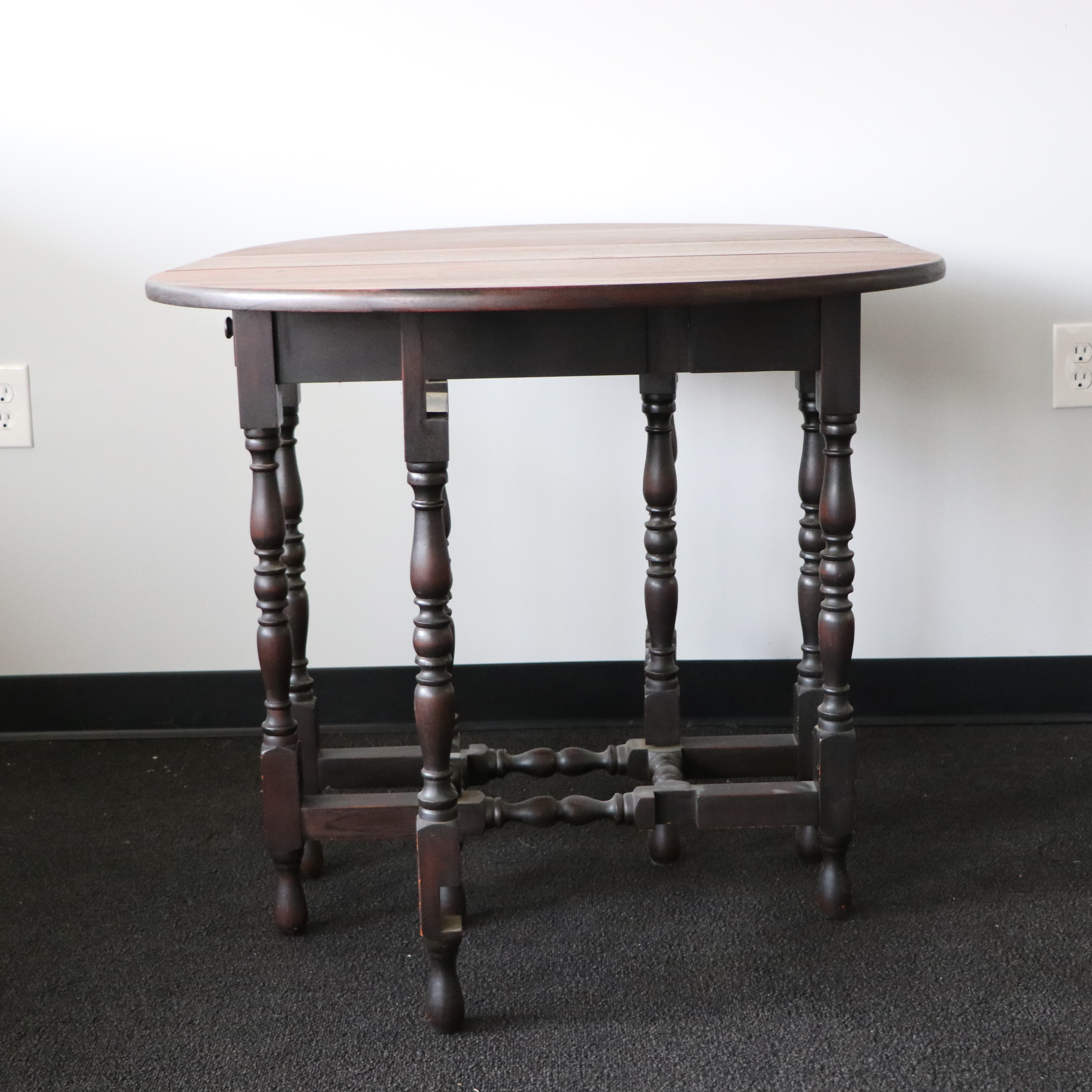 Vintage William and Mary Style Gateleg Drop Leaf Table by O.W. Richardson & Co.