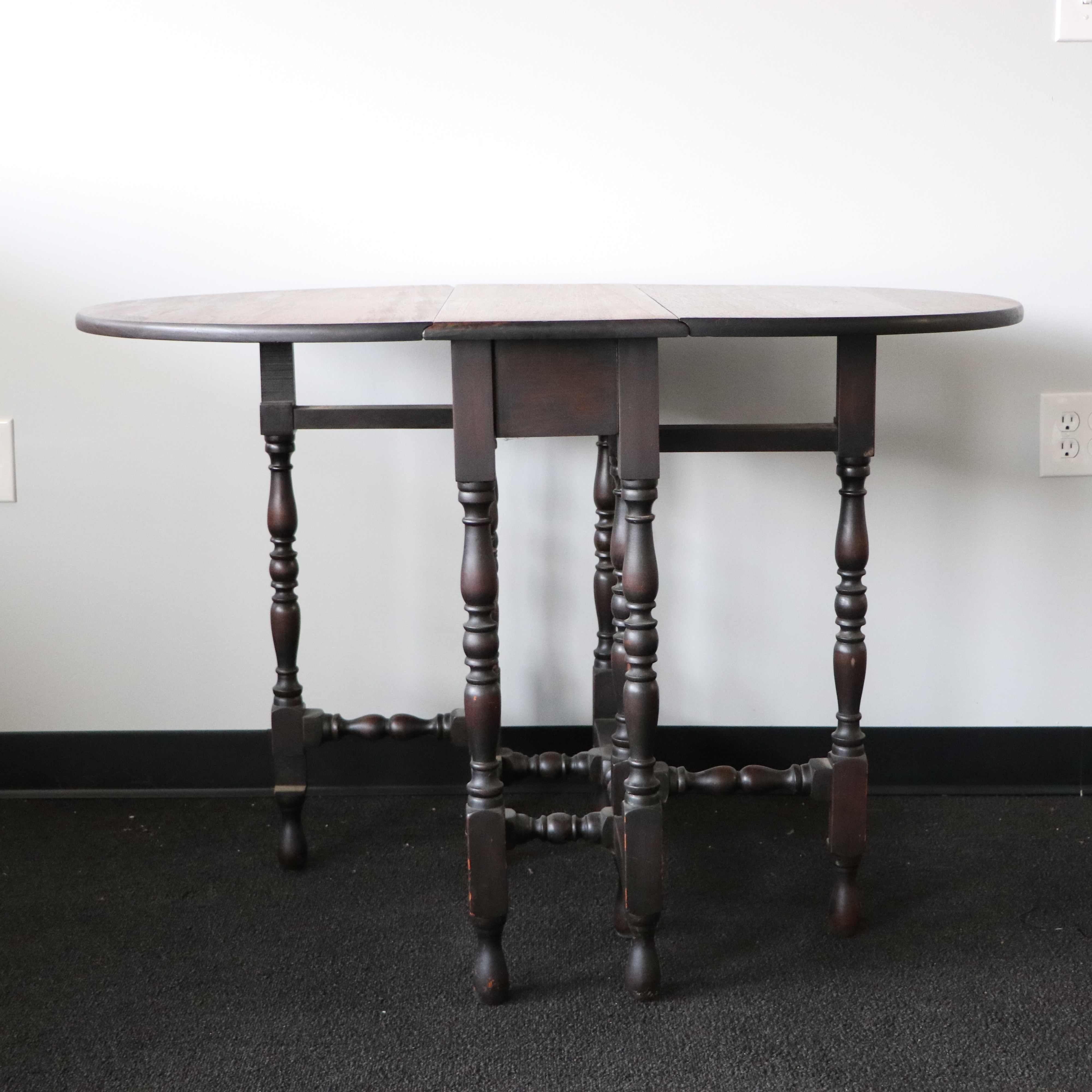 Vintage William and Mary Style Gateleg Drop Leaf Table by O.W. Richardson & Co.