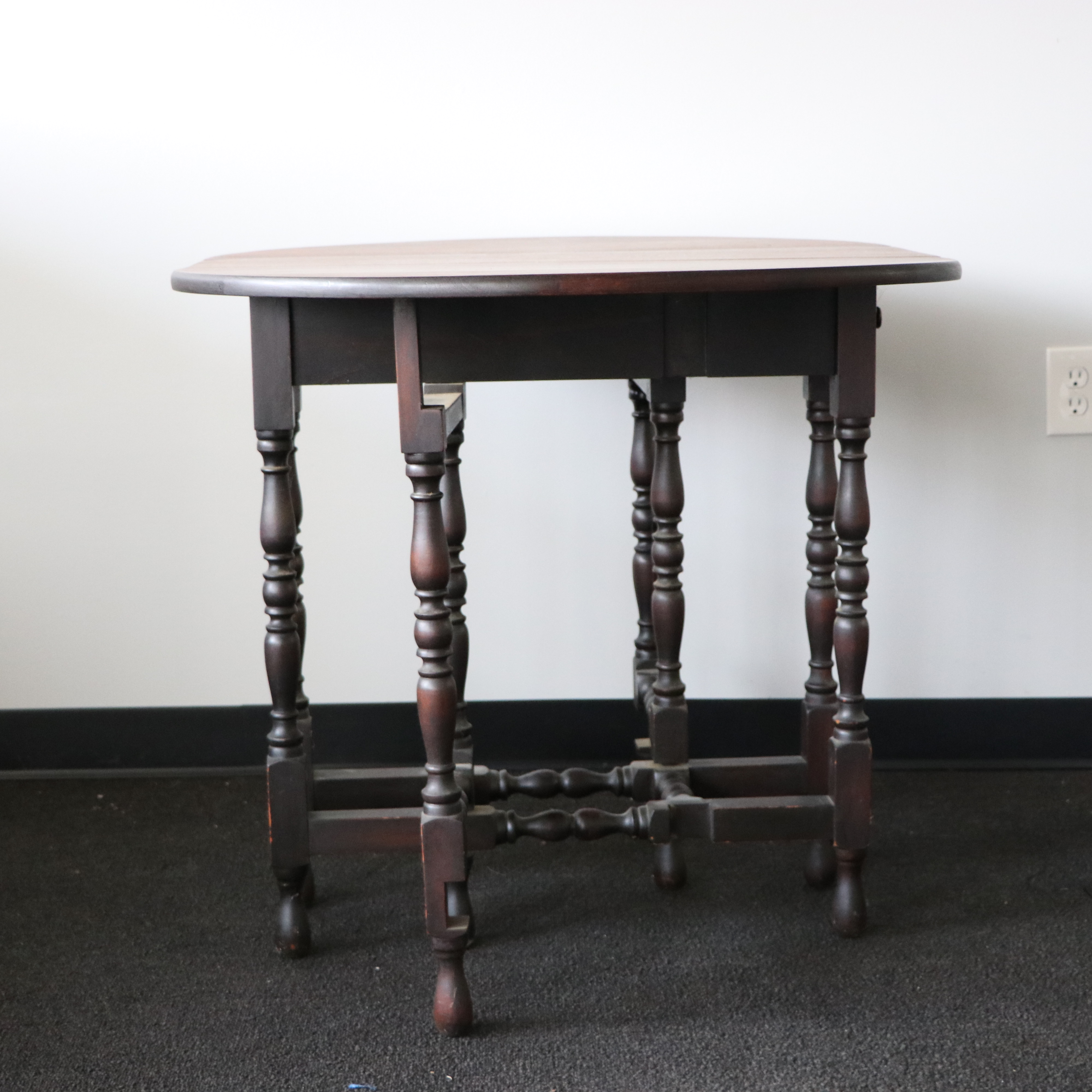 Vintage William and Mary Style Gateleg Drop Leaf Table by O.W. Richardson & Co.
