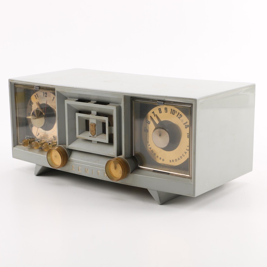 Mid-1950s Zenith Model R-519G Tabletop Clock Radio