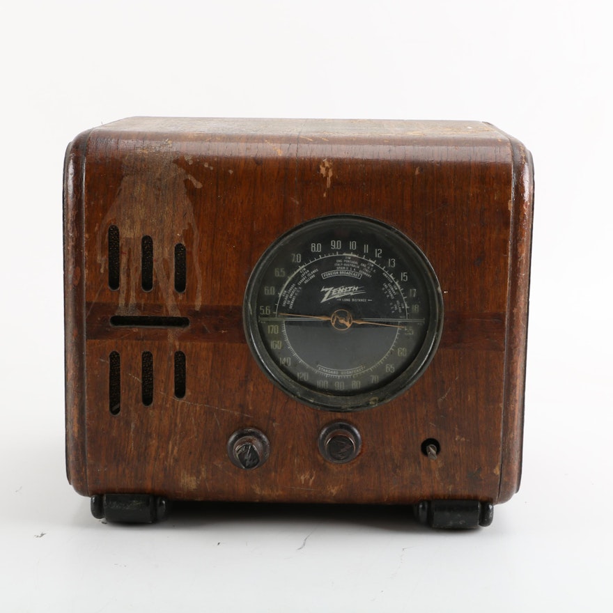 Vintage Late 1930s Zenith Model 5S218 Tabletop Broadcast and Shortwave Radio