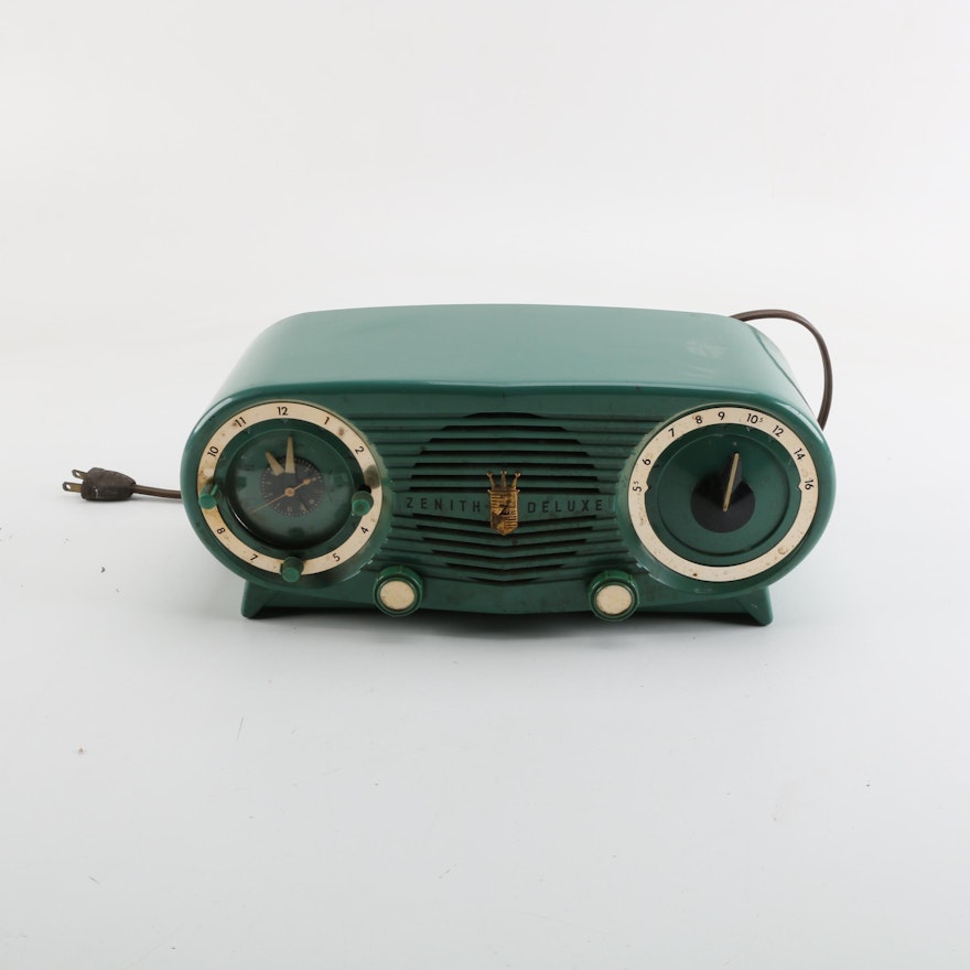 1952 Zenith Model K518 "Owl-Eyed" Deluxe Tabletop Clock Radio