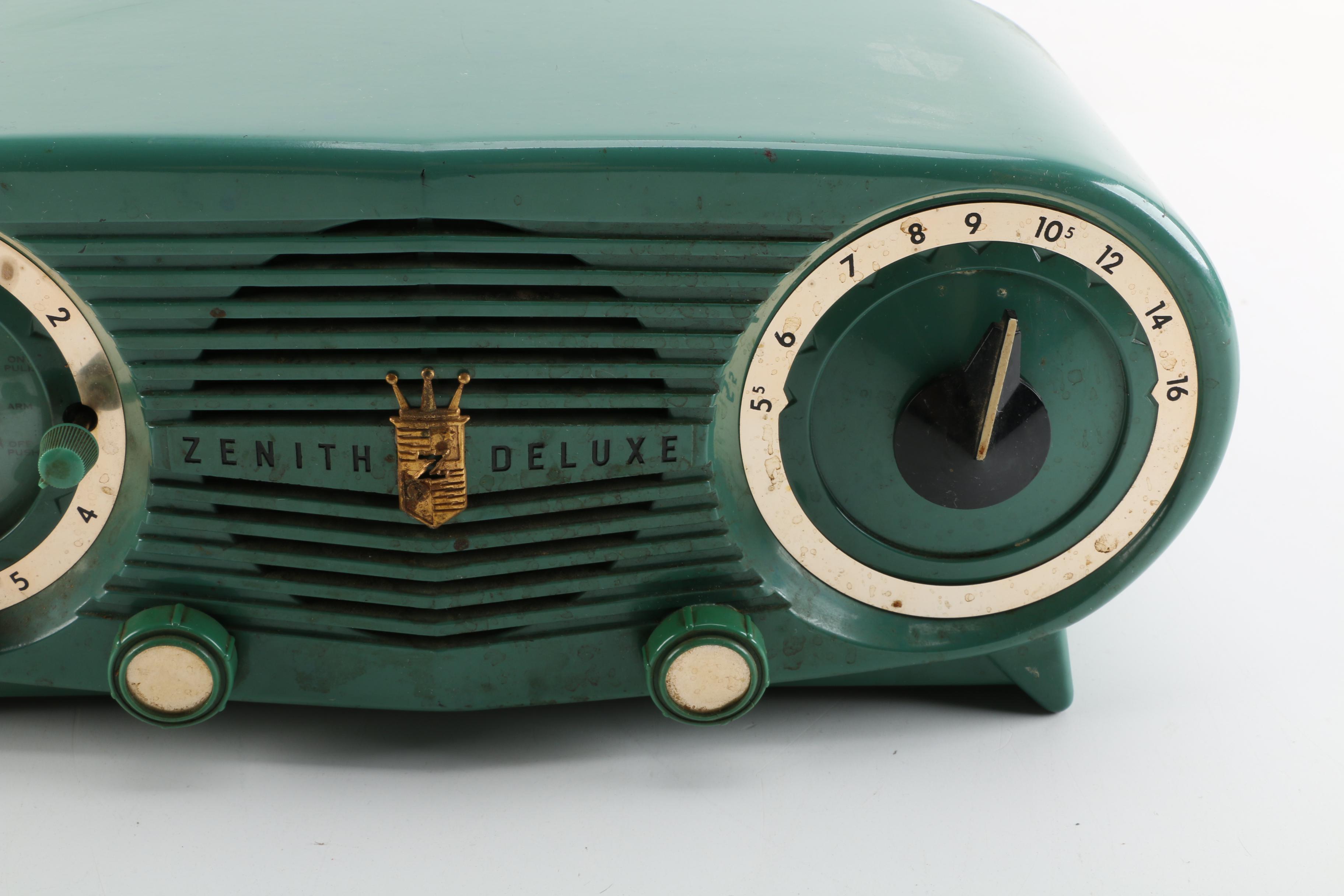 1952 Zenith Model K518 "Owl-Eyed" Deluxe Tabletop Clock Radio