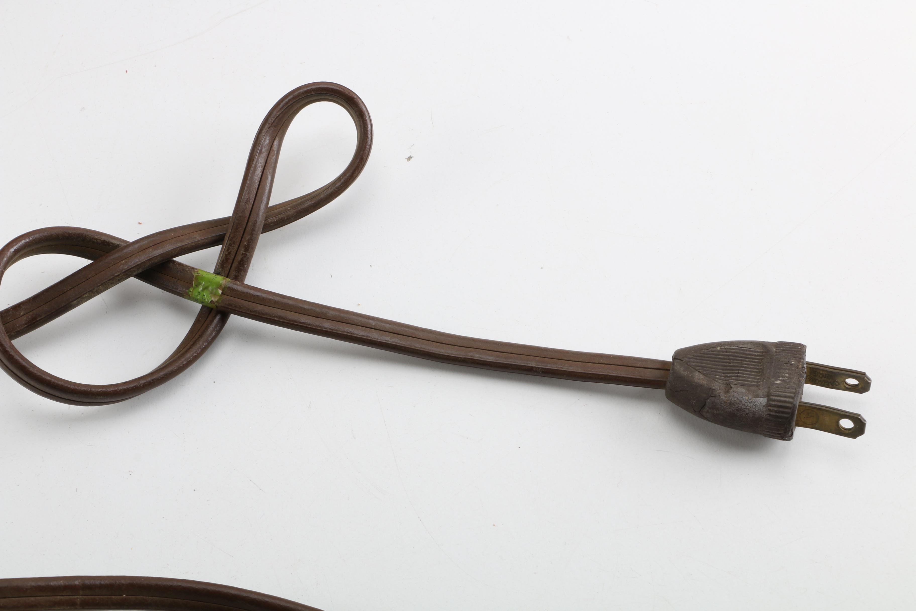 1952 Zenith Model K518 "Owl-Eyed" Deluxe Tabletop Clock Radio