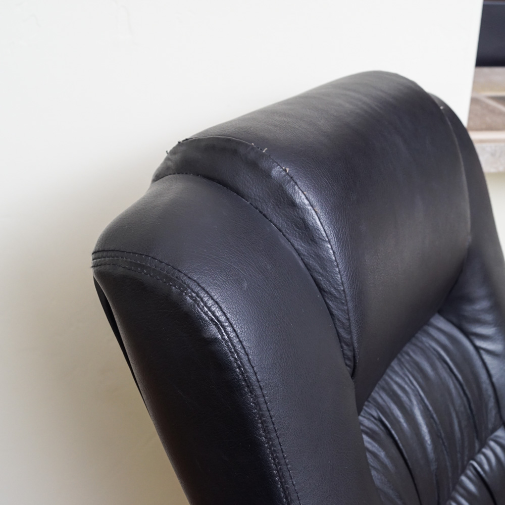 Tung Yu Contemporary Office Desk Chair on Casters