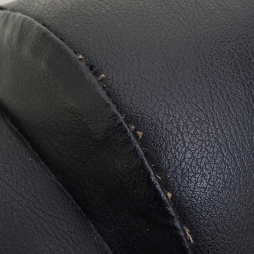 Tung Yu Contemporary Office Desk Chair on Casters