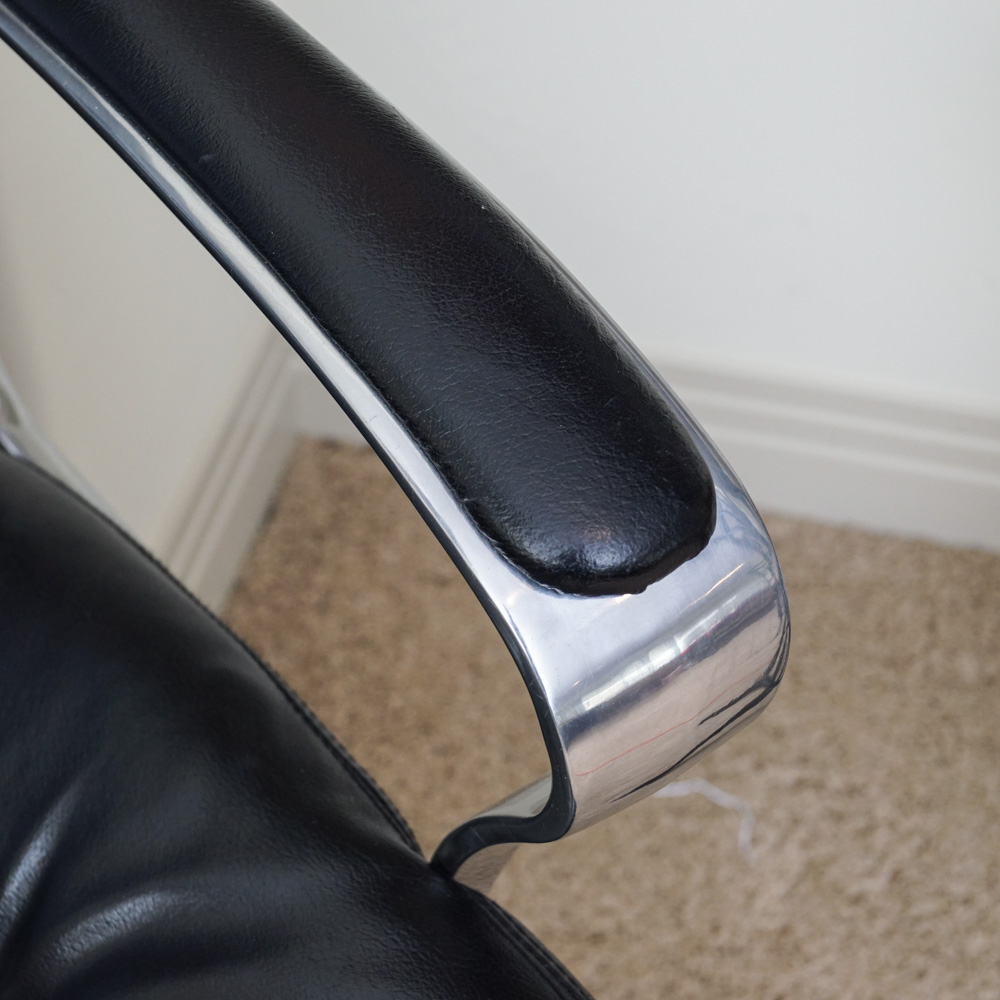 Tung Yu Contemporary Office Desk Chair on Casters