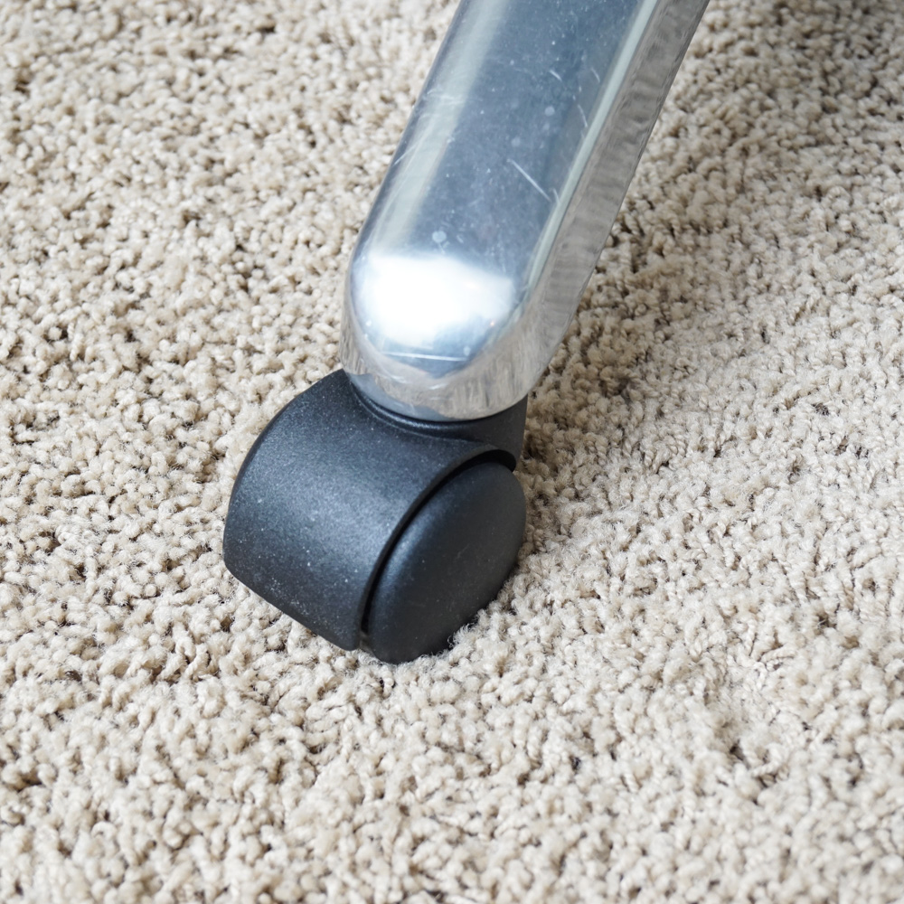 Tung Yu Contemporary Office Desk Chair on Casters