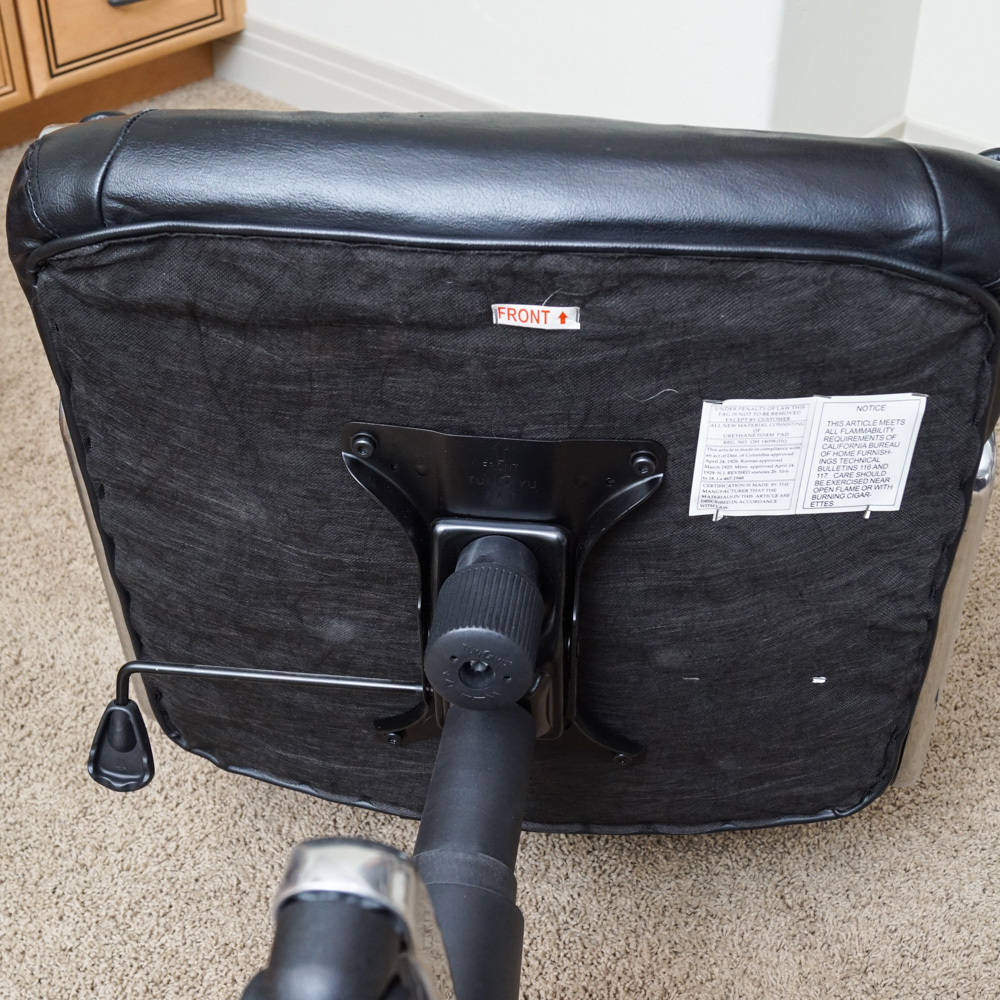 Tung Yu Contemporary Office Desk Chair on Casters