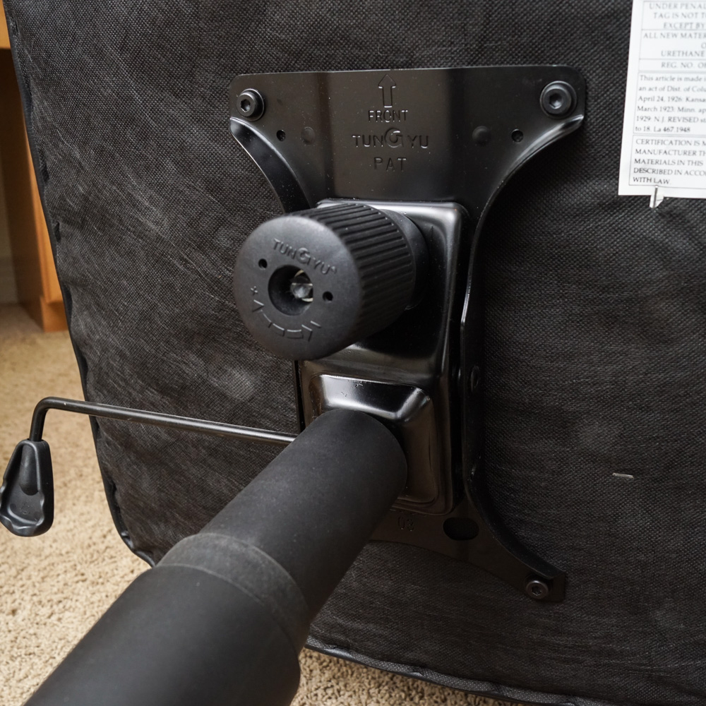 Tung Yu Contemporary Office Desk Chair on Casters