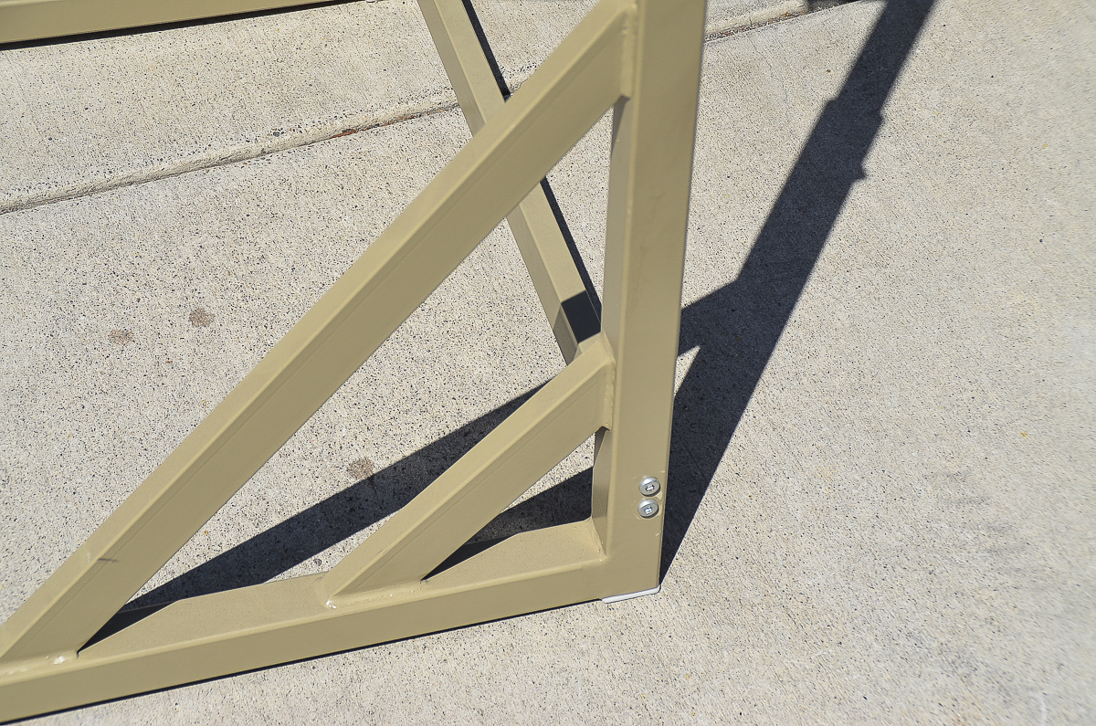 Alvin Metal Fixture with Swivel Arms