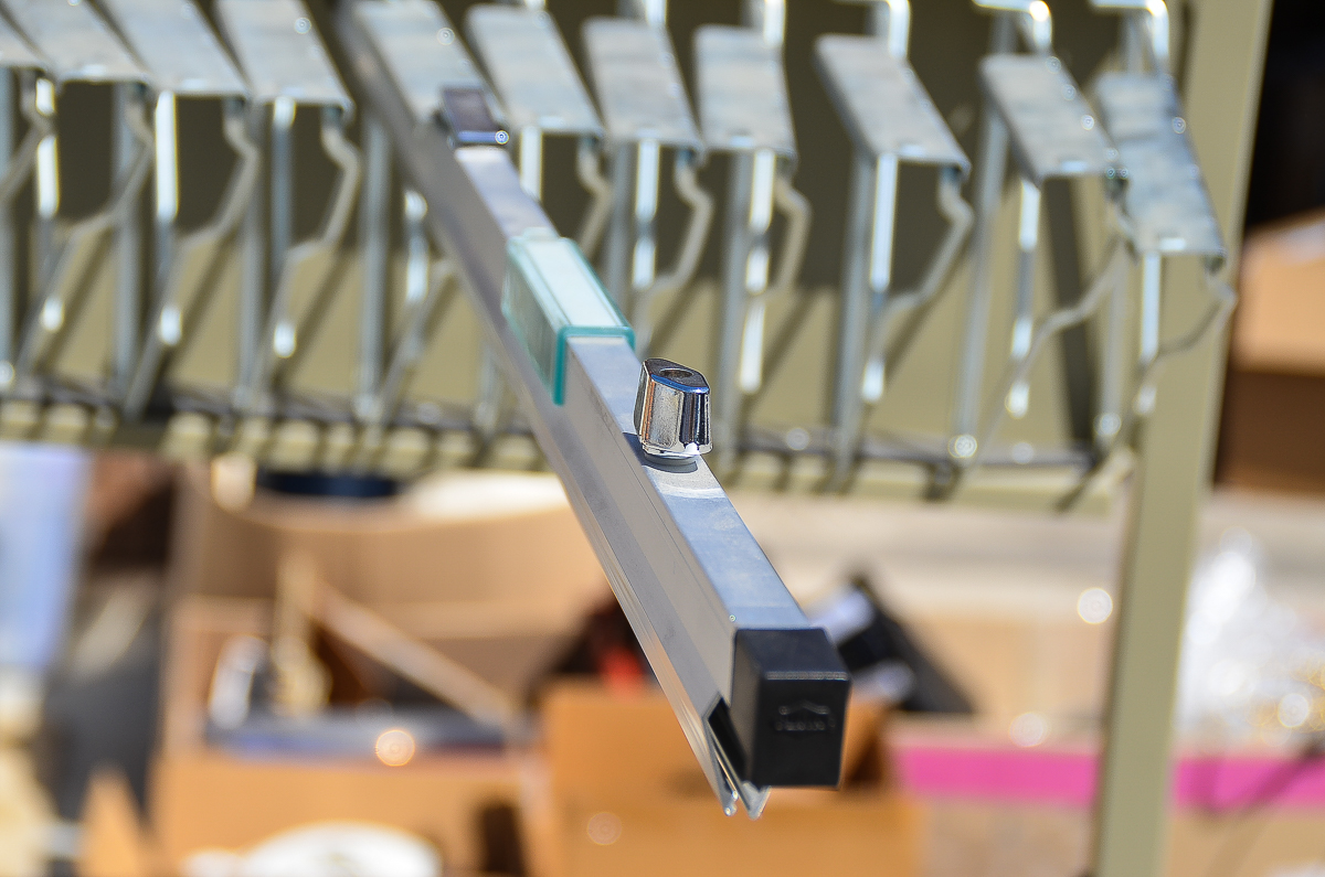 Alvin Metal Fixture with Swivel Arms