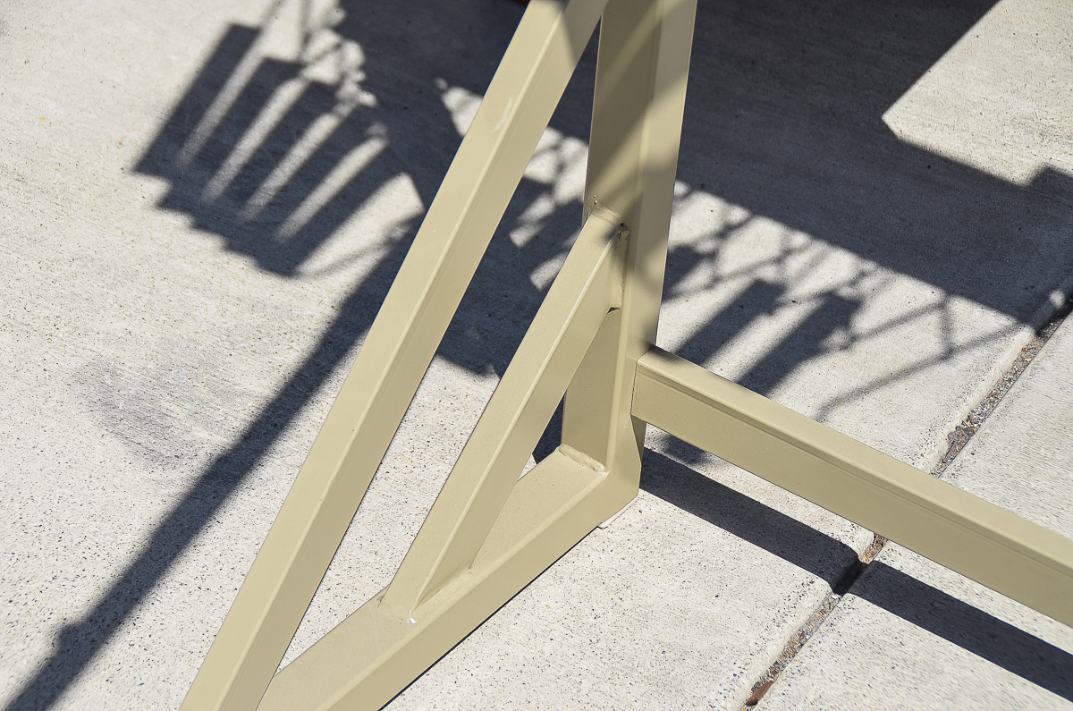 Alvin Metal Fixture with Swivel Arms