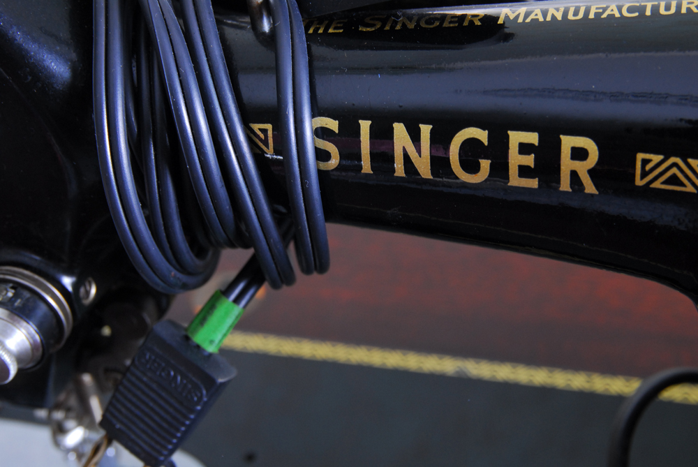 Vintage Singer Sewing Machine and Table
