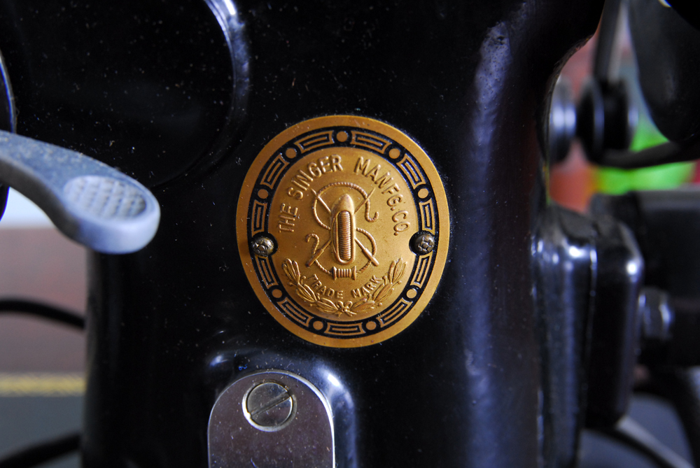 Vintage Singer Sewing Machine and Table