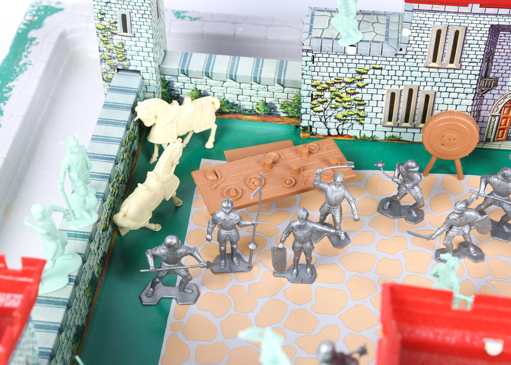 Vintage 1960s Era Marx "Medieval Castle" Model 4707 Playset