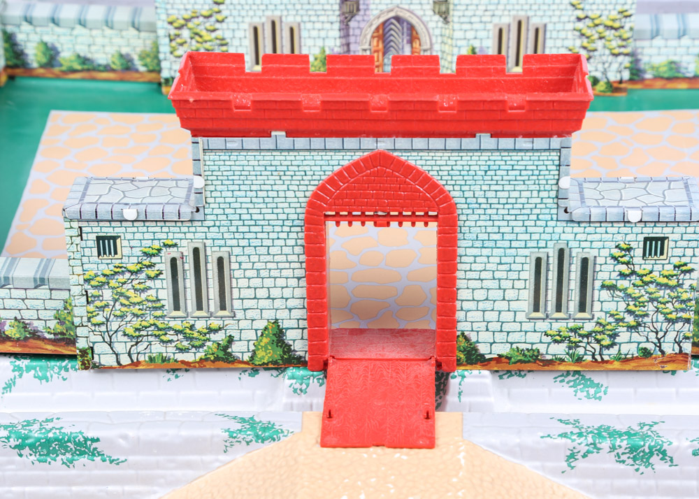 Vintage 1960s Era Marx "Medieval Castle" Model 4707 Playset