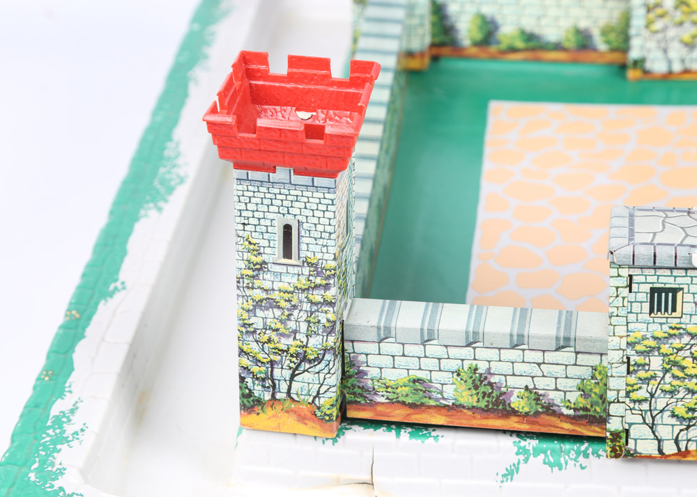 Vintage 1960s Era Marx "Medieval Castle" Model 4707 Playset