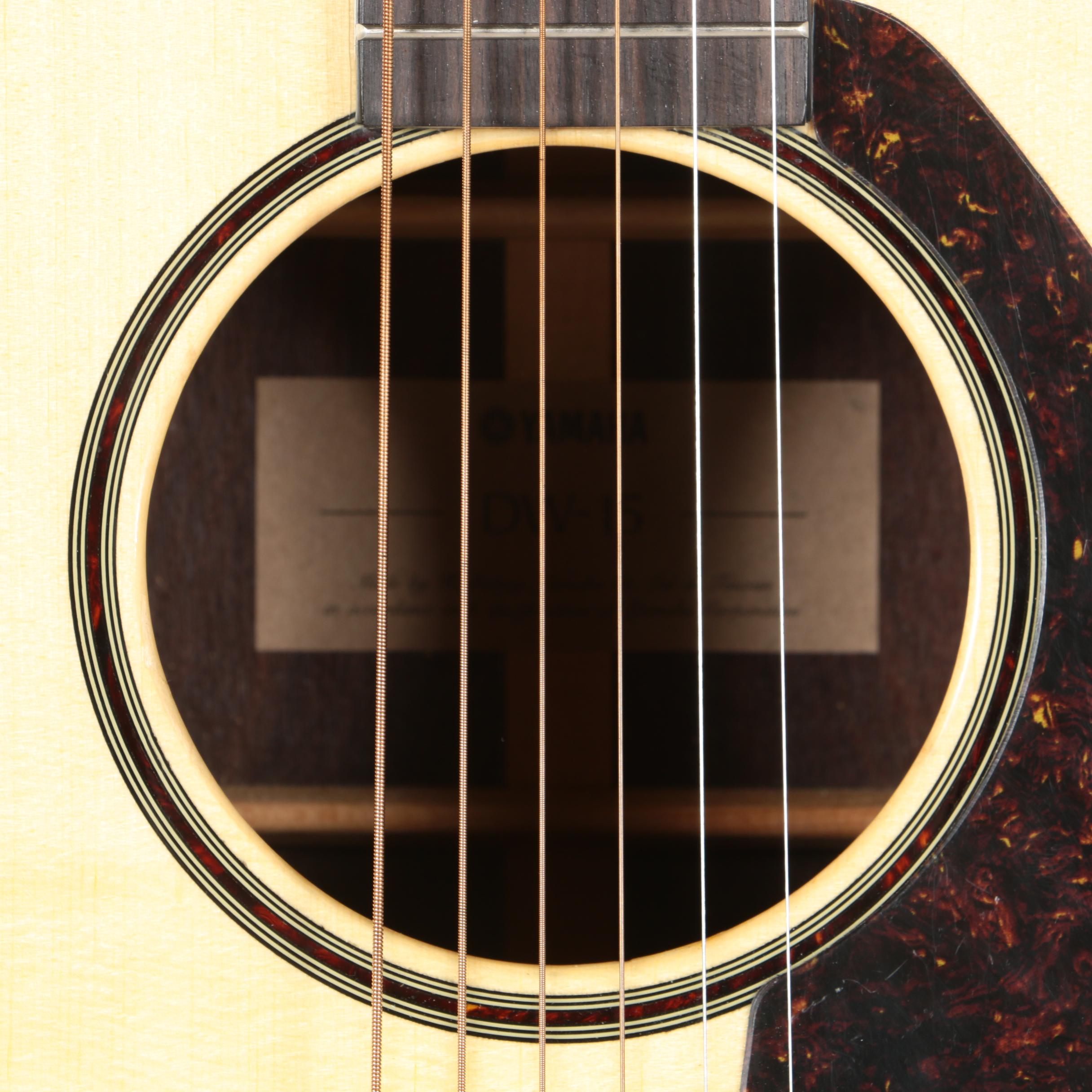 Yamaha DW-15 Dreadnought Acoustic Guitar with Gig Bag