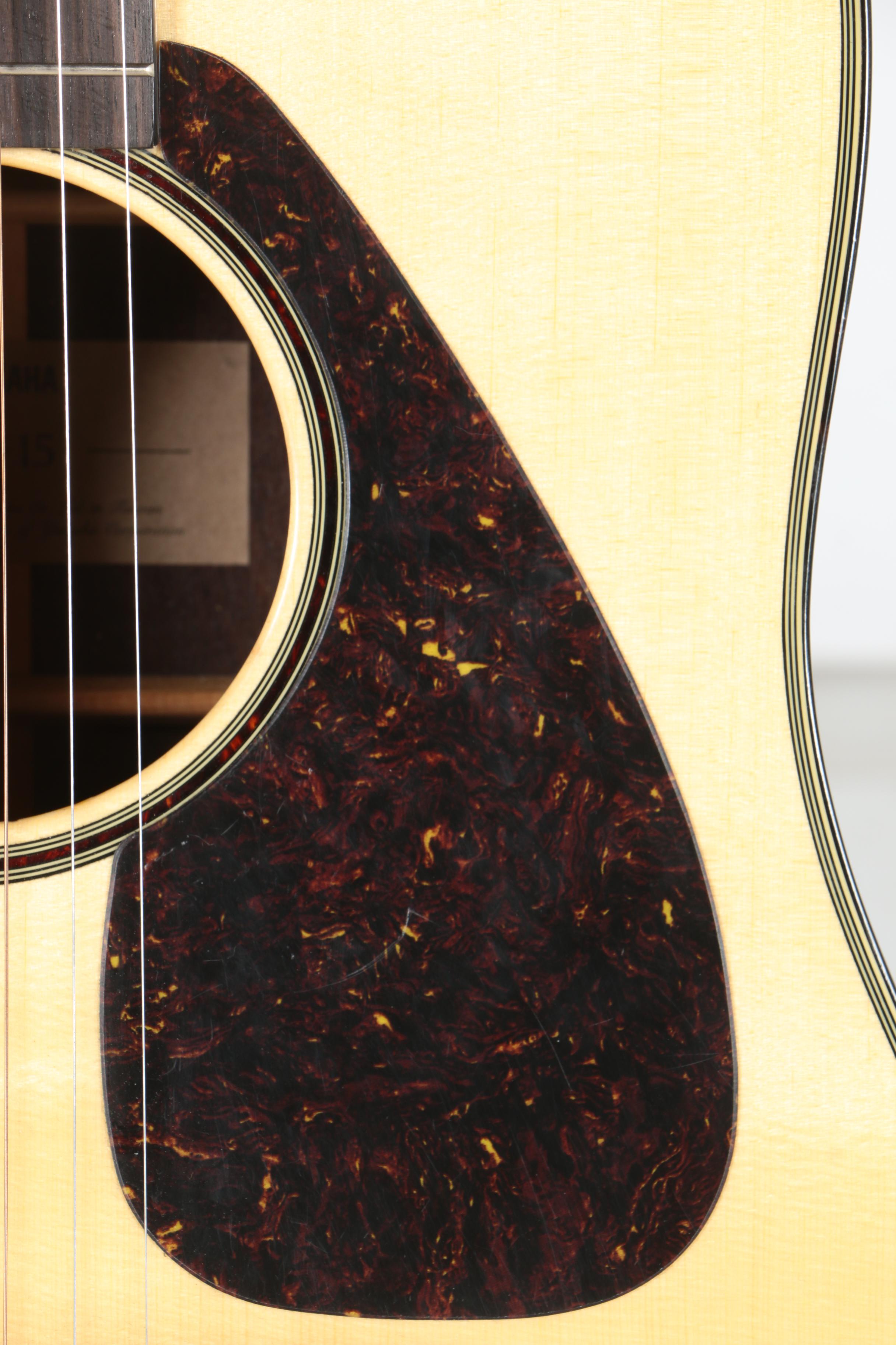 Yamaha DW-15 Dreadnought Acoustic Guitar with Gig Bag