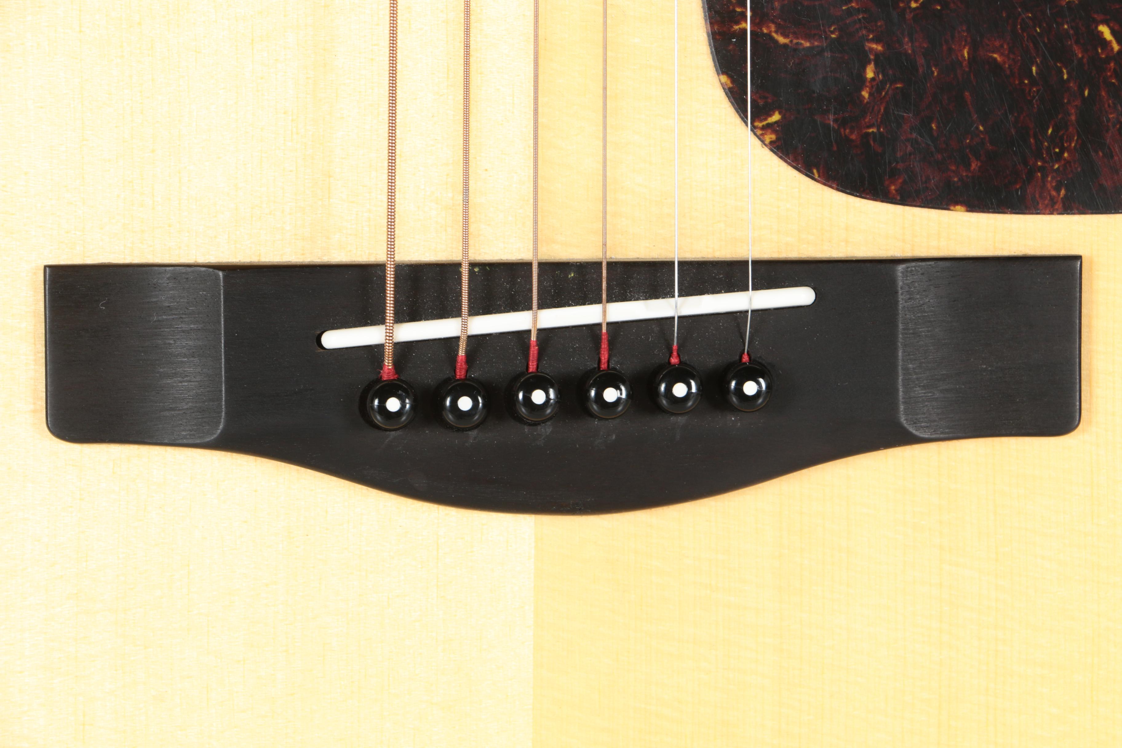 Yamaha DW-15 Dreadnought Acoustic Guitar with Gig Bag