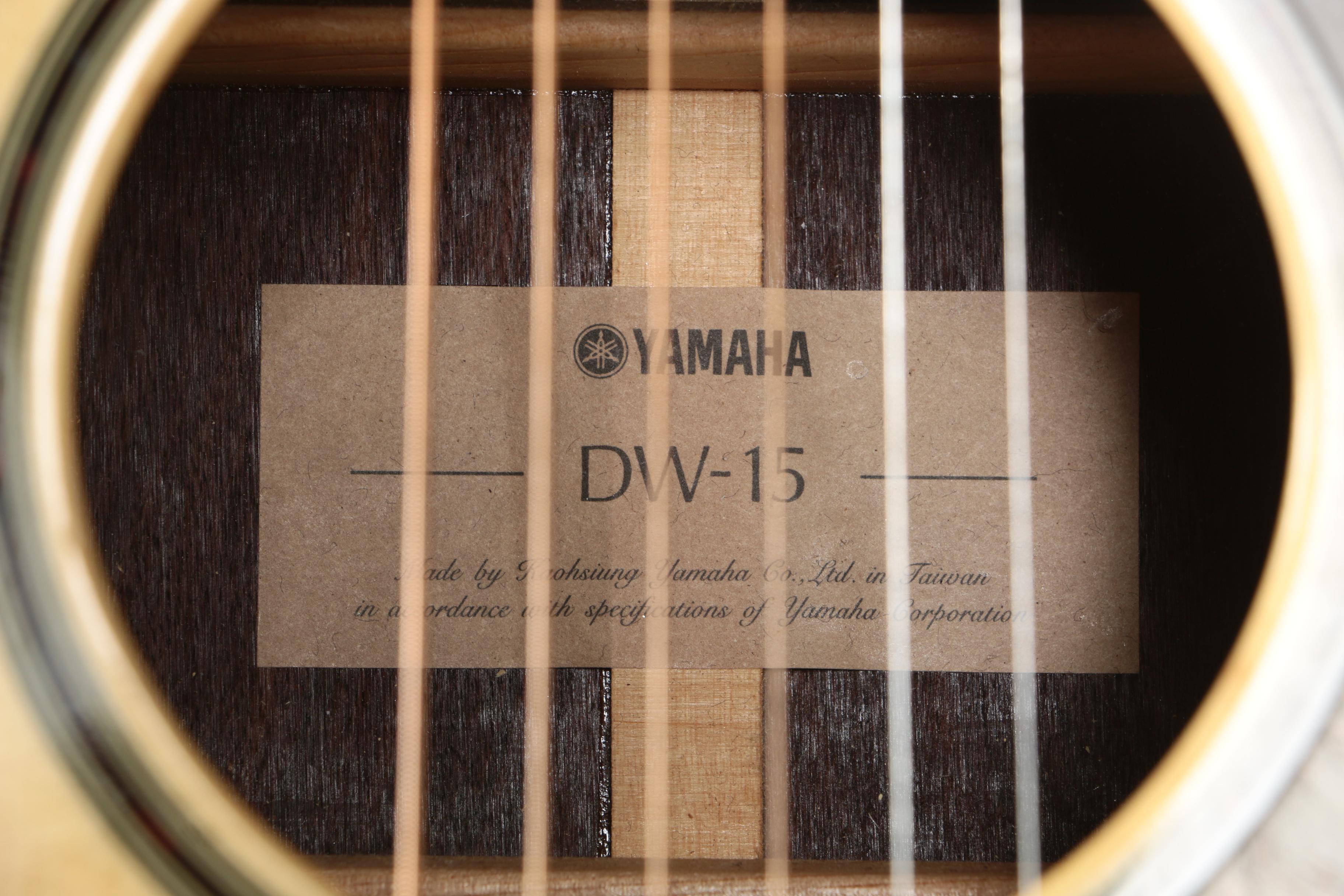 Yamaha DW-15 Dreadnought Acoustic Guitar with Gig Bag