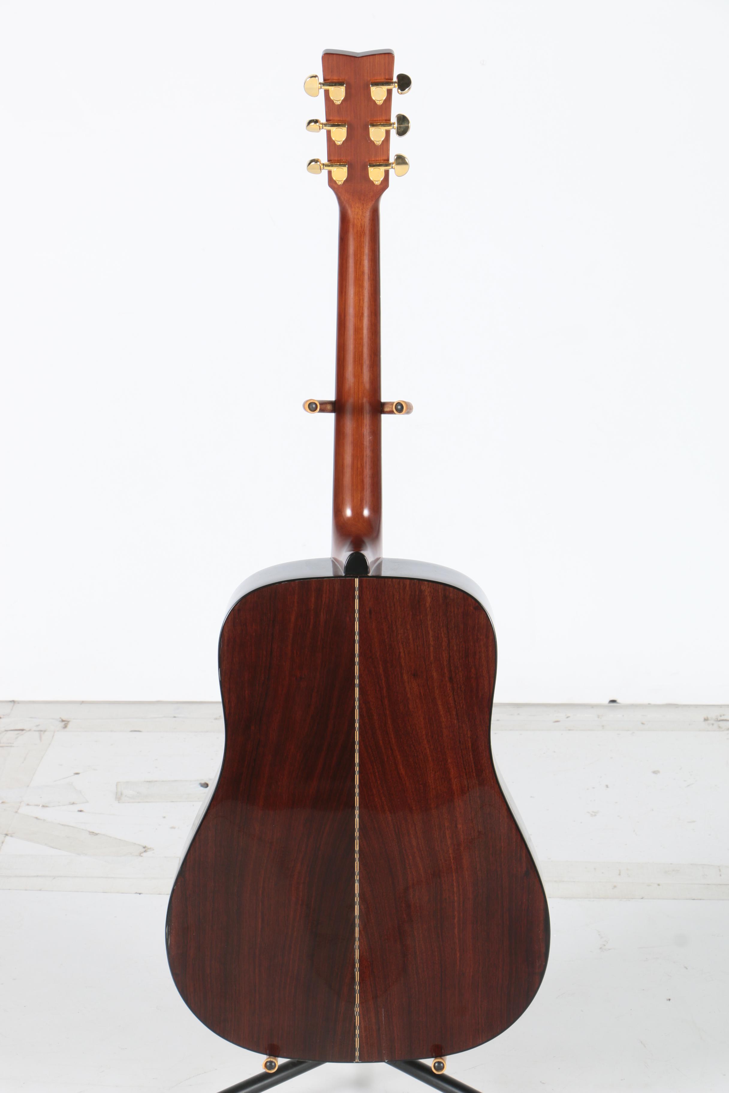 Yamaha DW-15 Dreadnought Acoustic Guitar with Gig Bag