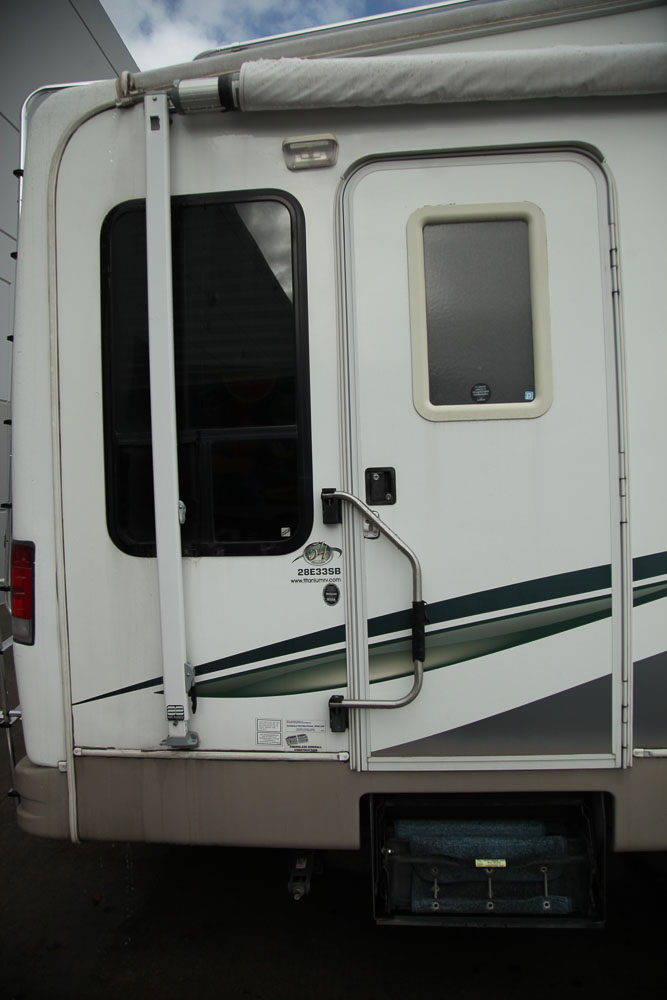 2004 Glendale Titanium 28E33SB Fifth Wheel Travel Trailer