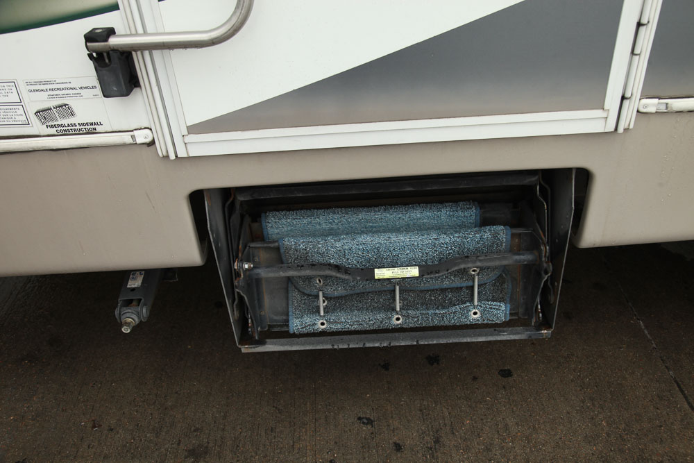 2004 Glendale Titanium 28E33SB Fifth Wheel Travel Trailer