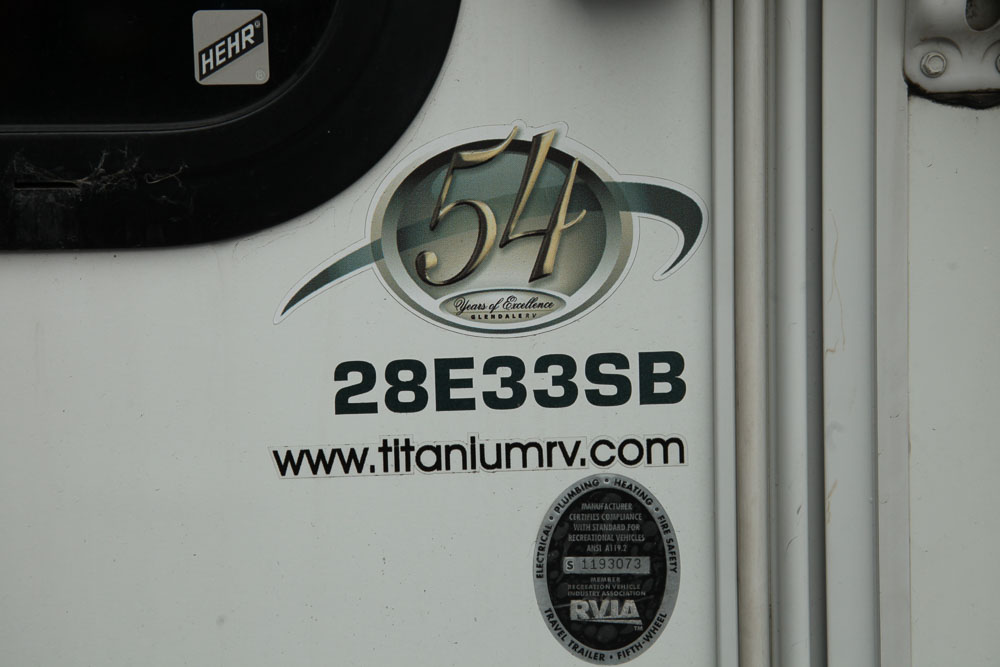 2004 Glendale Titanium 28E33SB Fifth Wheel Travel Trailer