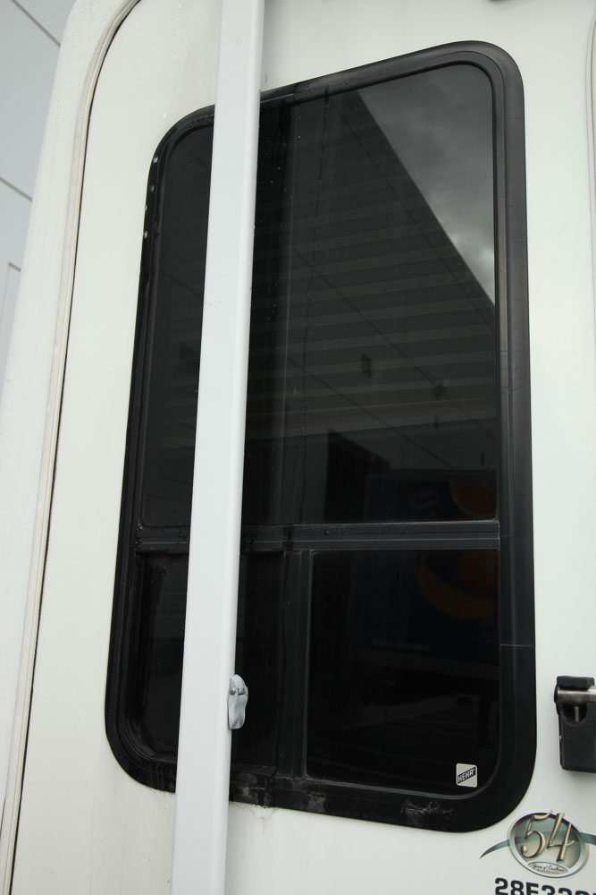 2004 Glendale Titanium 28E33SB Fifth Wheel Travel Trailer