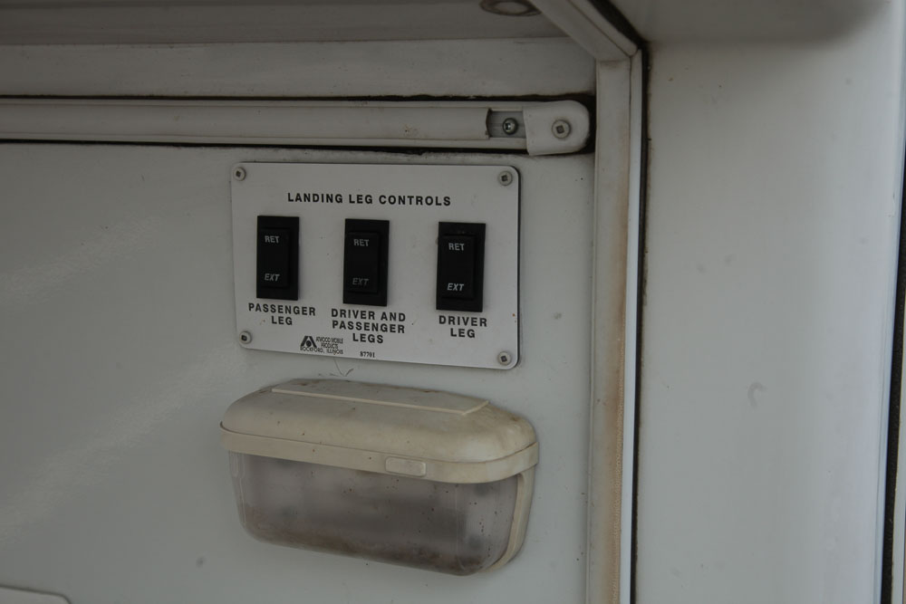 2004 Glendale Titanium 28E33SB Fifth Wheel Travel Trailer