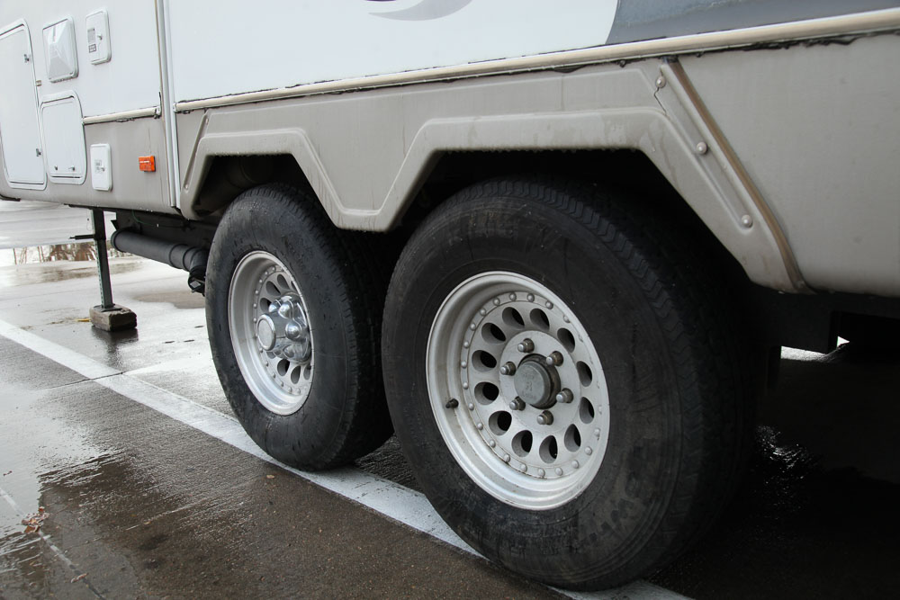 2004 Glendale Titanium 28E33SB Fifth Wheel Travel Trailer