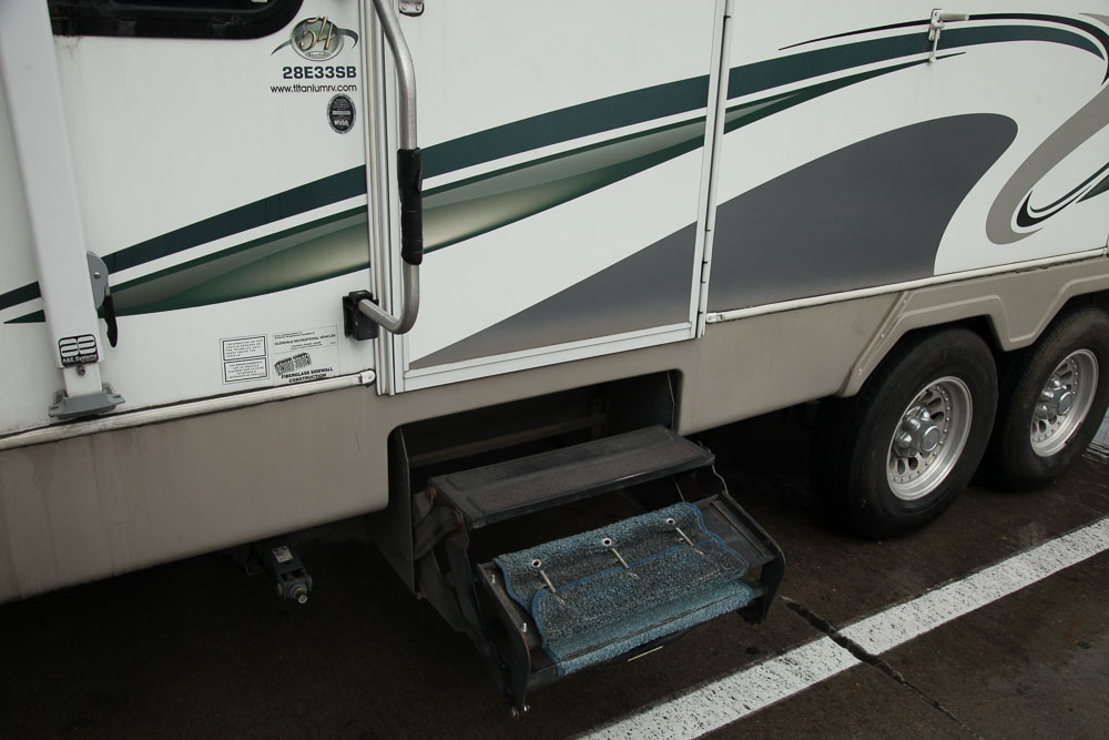 2004 Glendale Titanium 28E33SB Fifth Wheel Travel Trailer