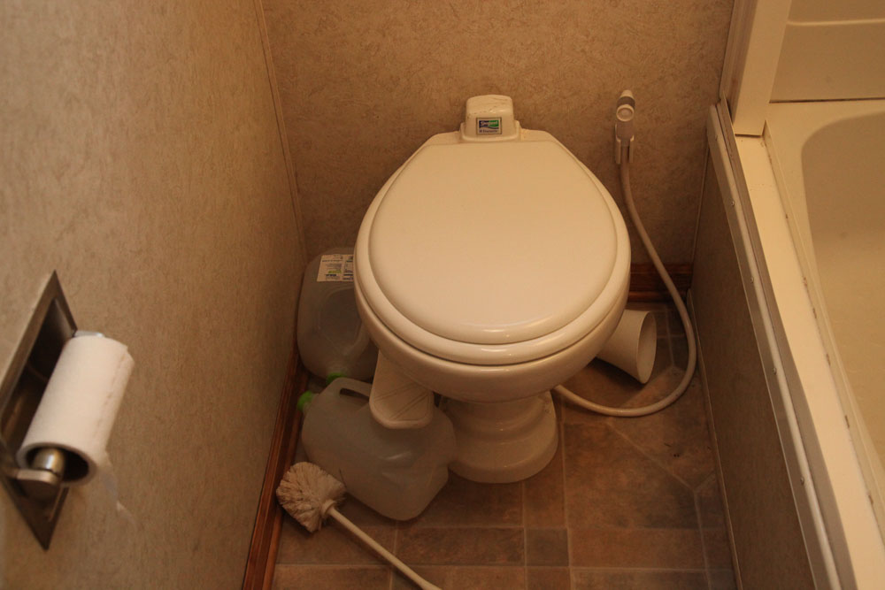 2004 Glendale Titanium 28E33SB Fifth Wheel Travel Trailer