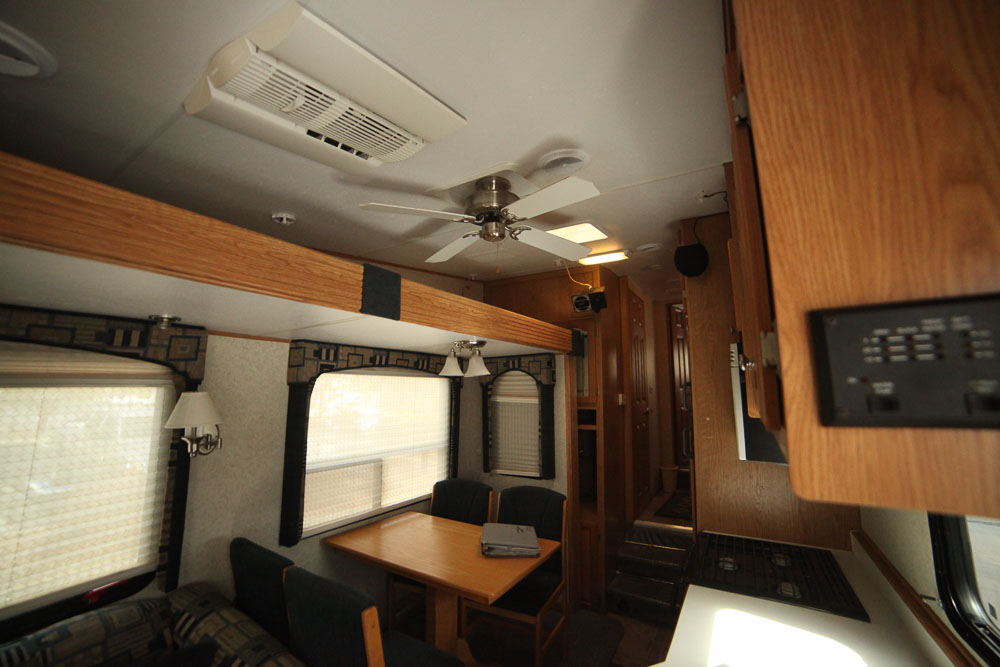 2004 Glendale Titanium 28E33SB Fifth Wheel Travel Trailer