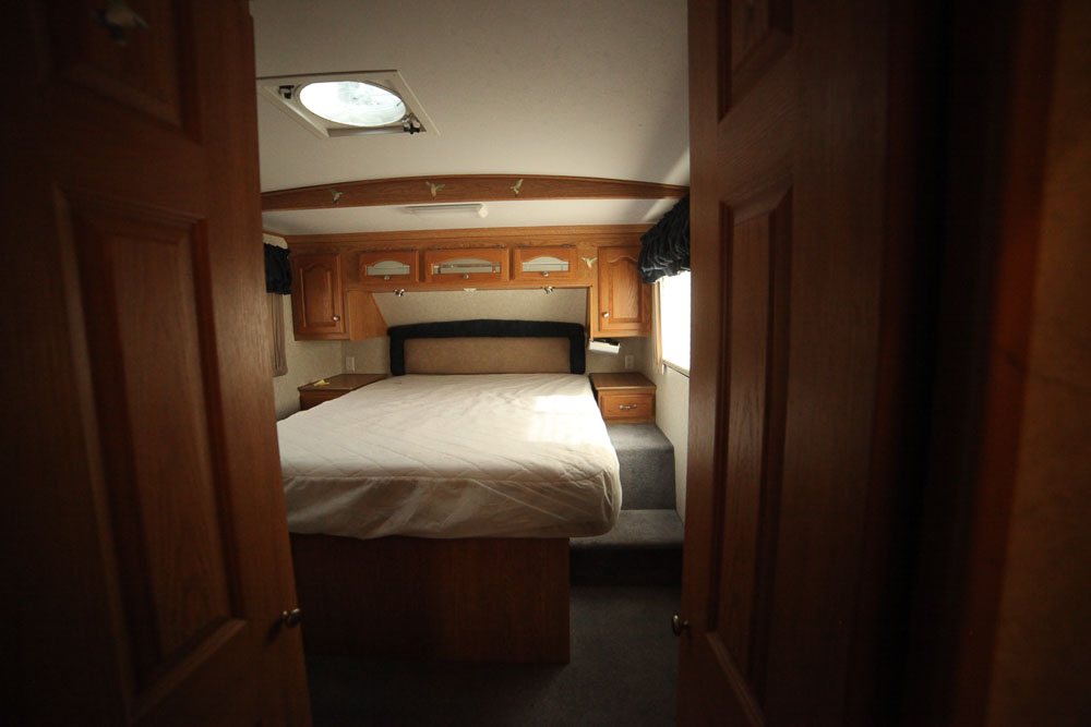 2004 Glendale Titanium 28E33SB Fifth Wheel Travel Trailer