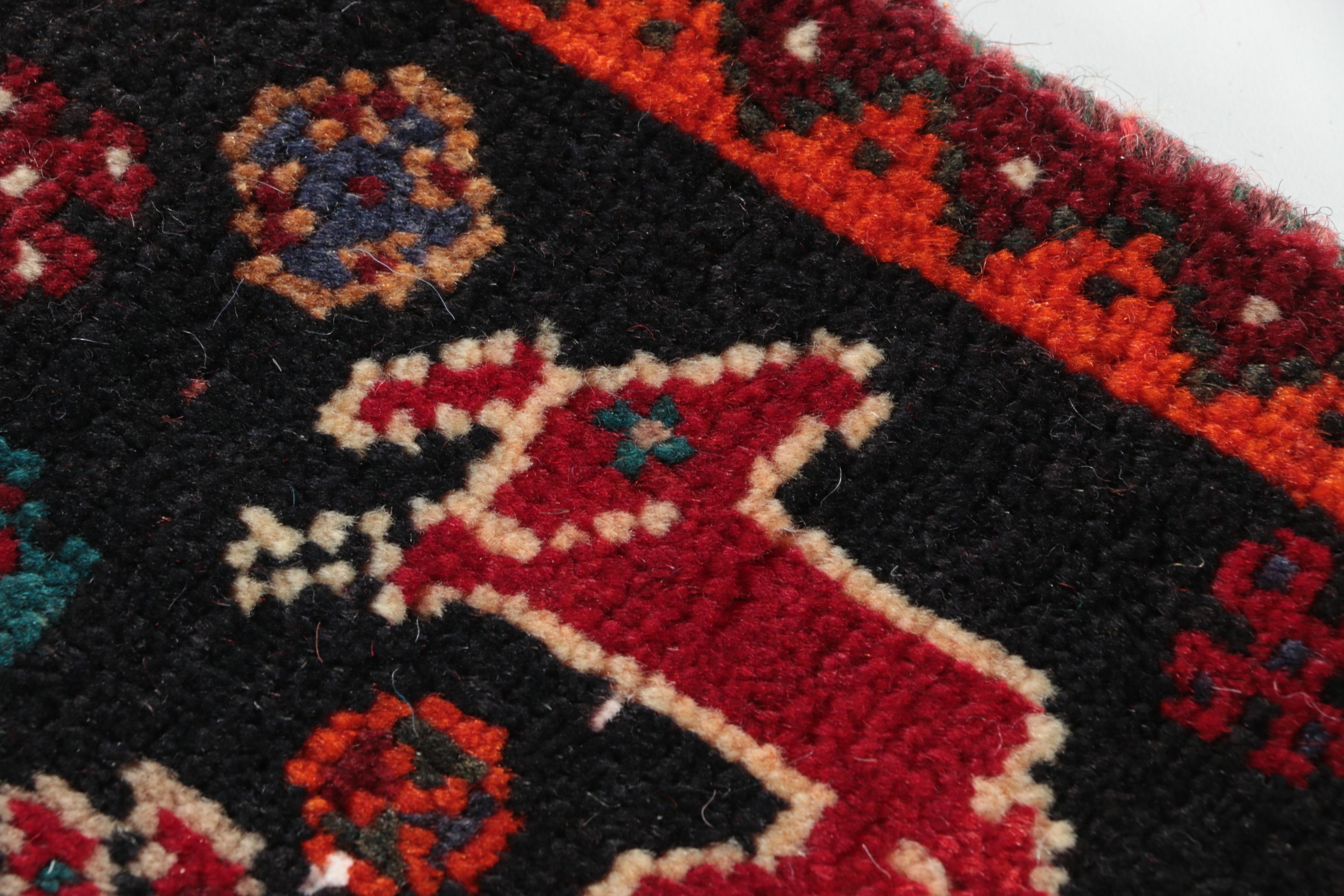 Hand-Knotted Persian Qashqai Accent Rug