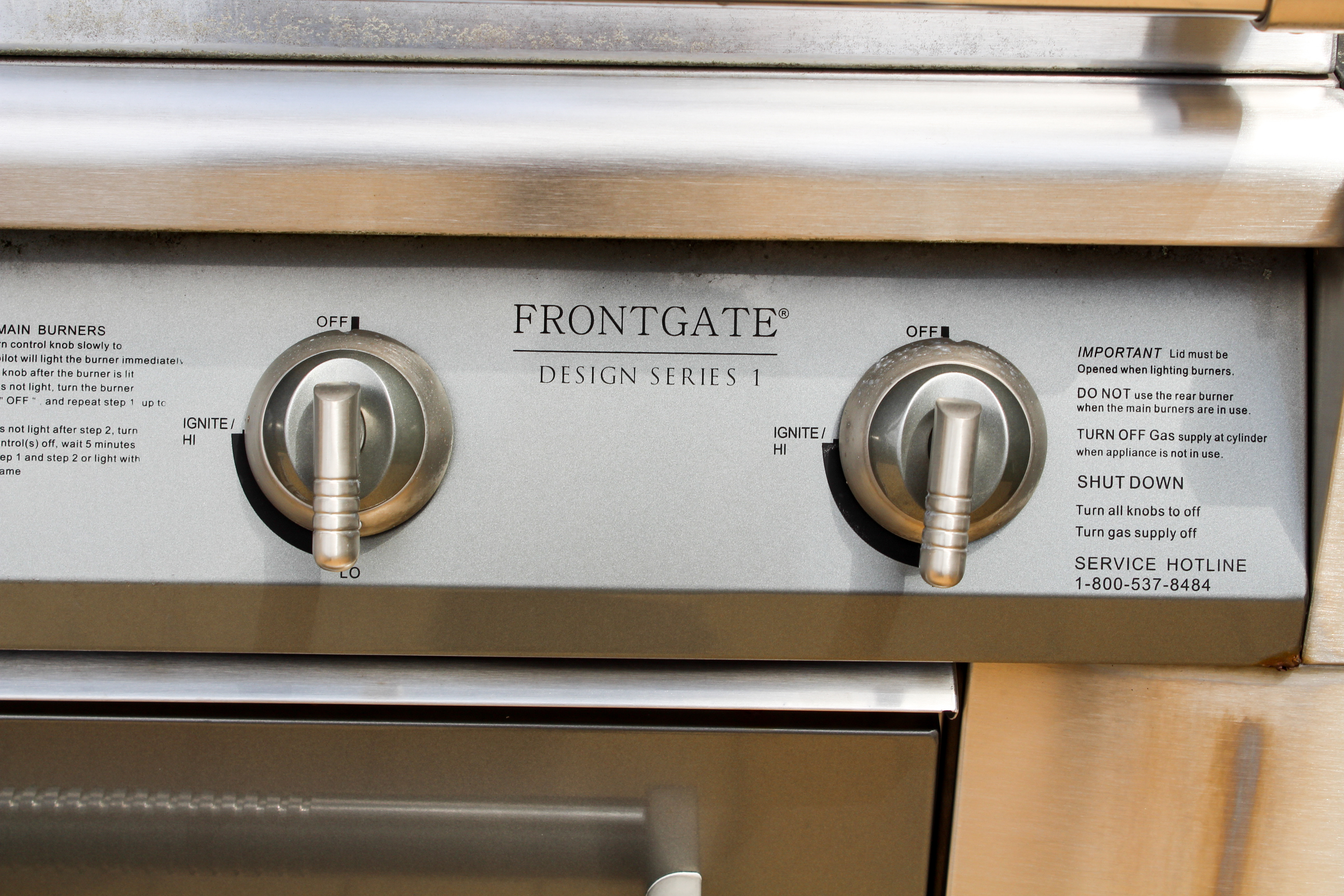 Frontgate "Design Series 1" Stainless Propane Grill