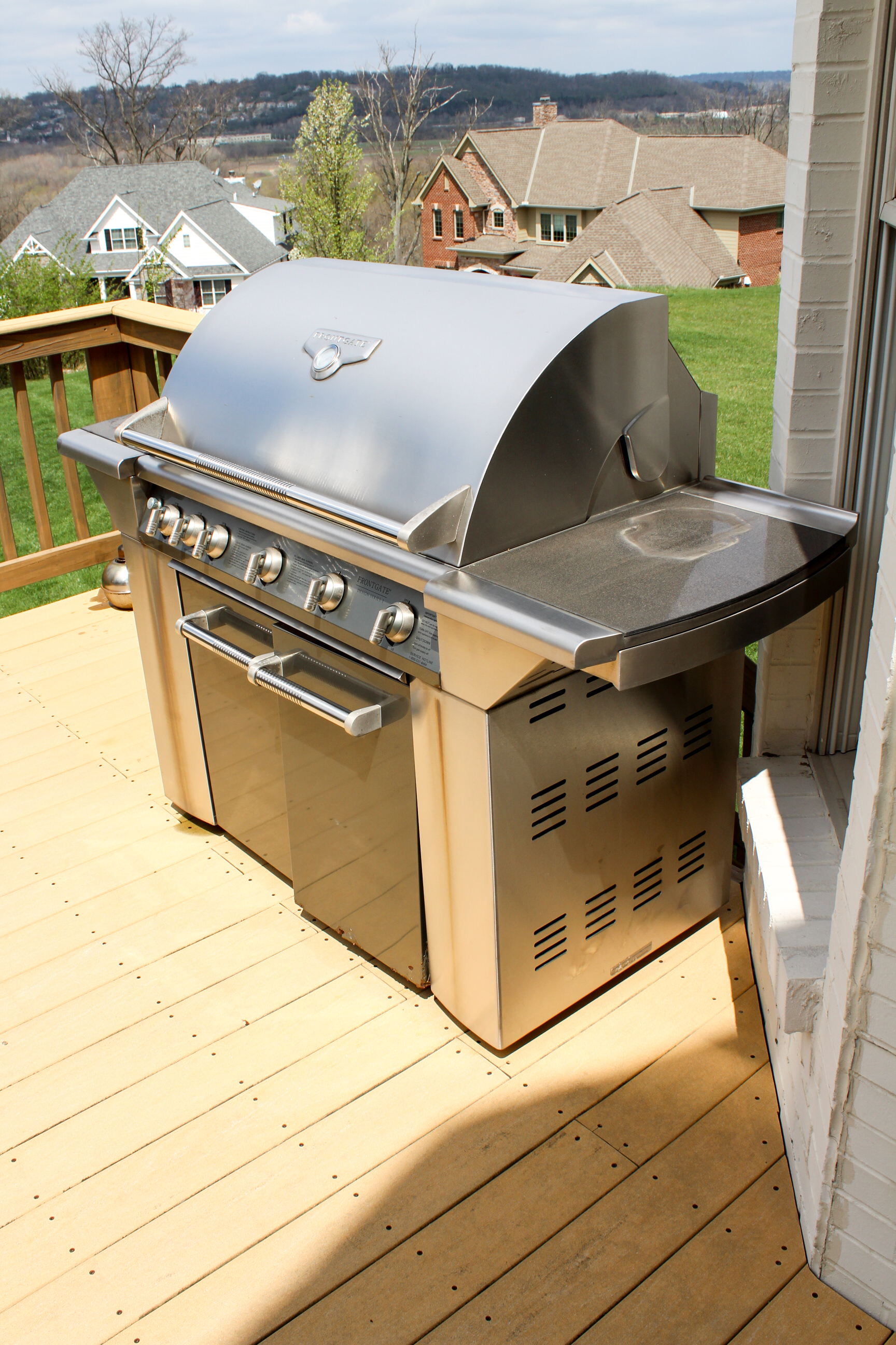 Frontgate "Design Series 1" Stainless Propane Grill