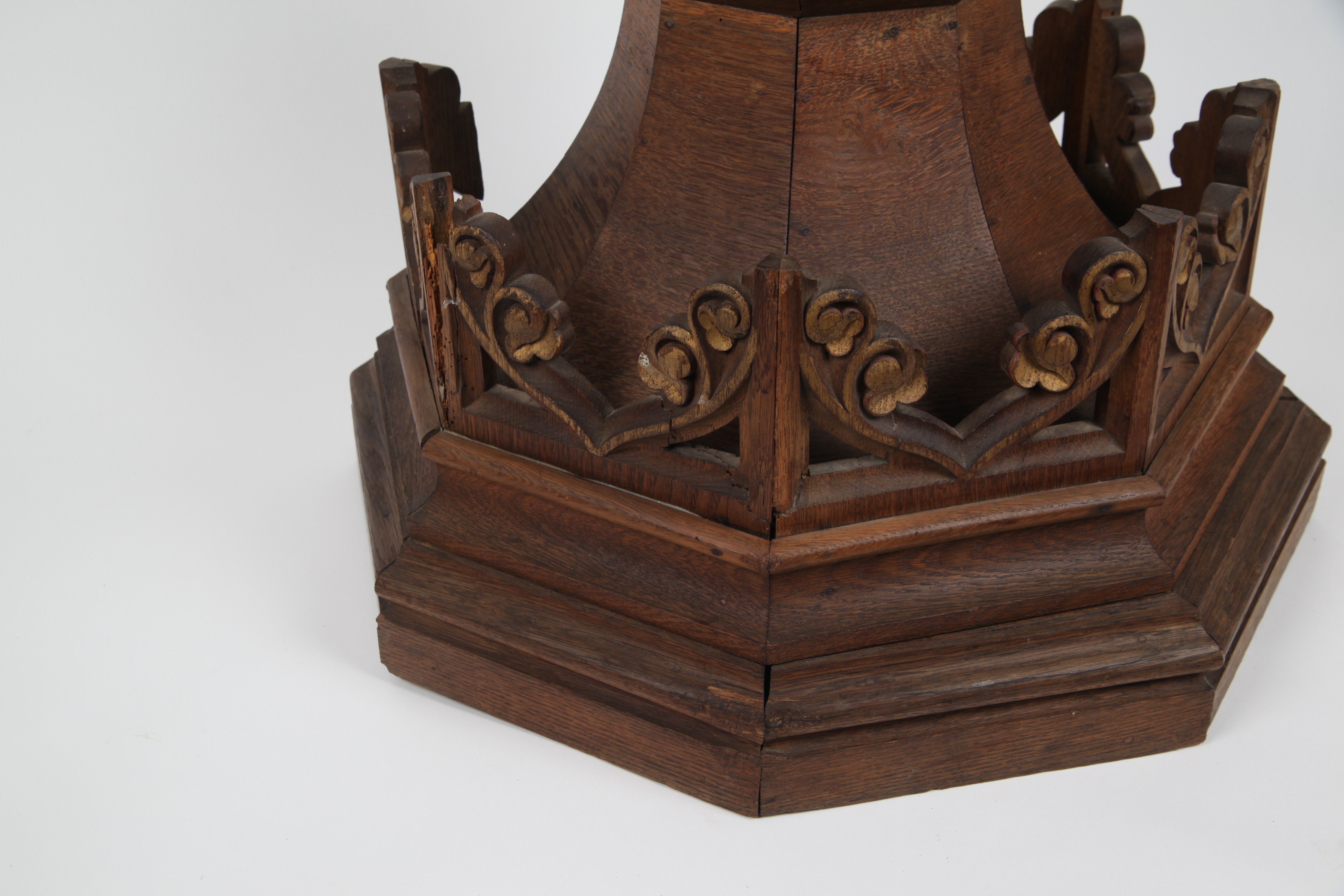 Gilt Accented Oak Architectural Molding