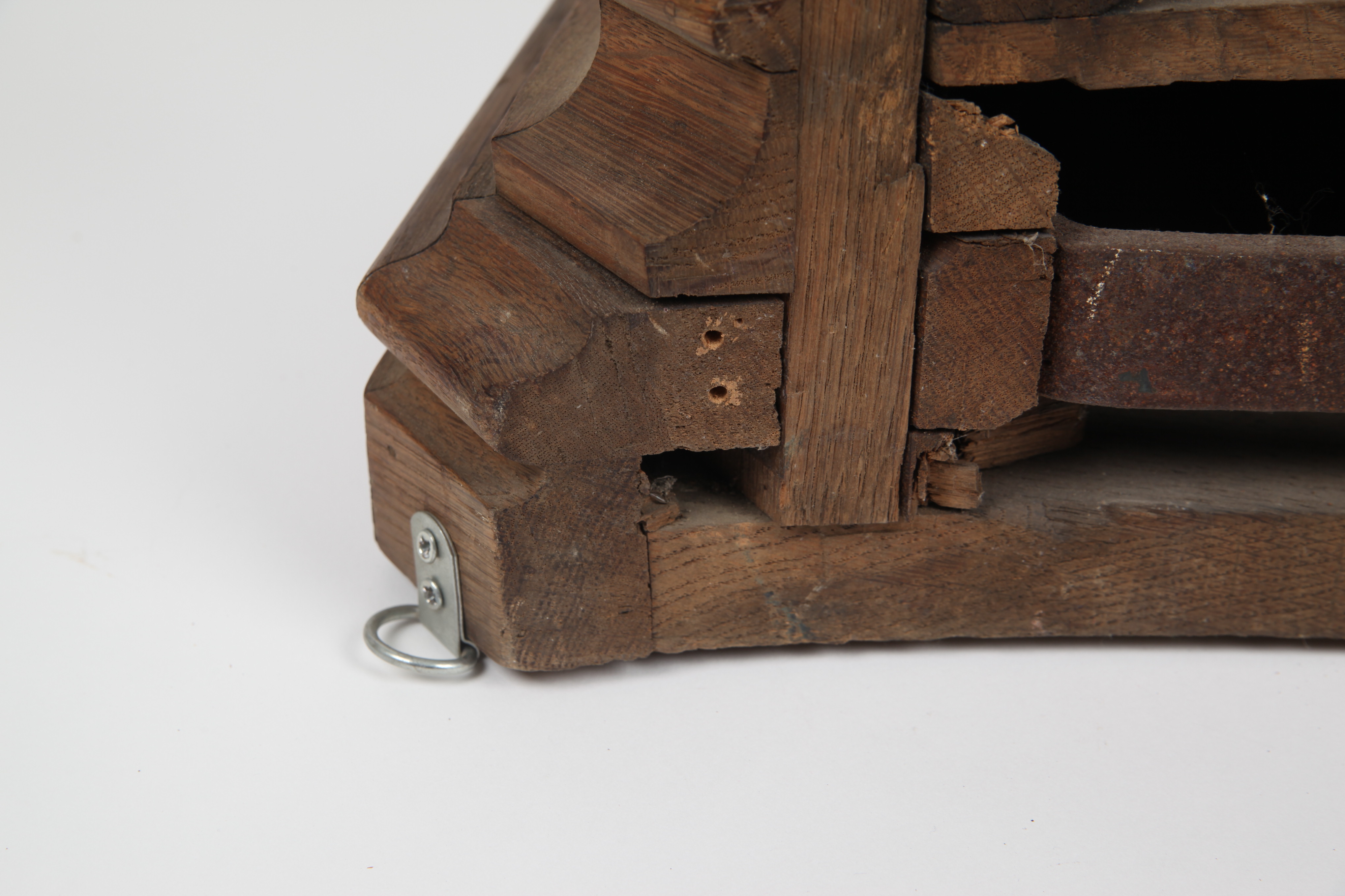 Gilt Accented Oak Architectural Molding