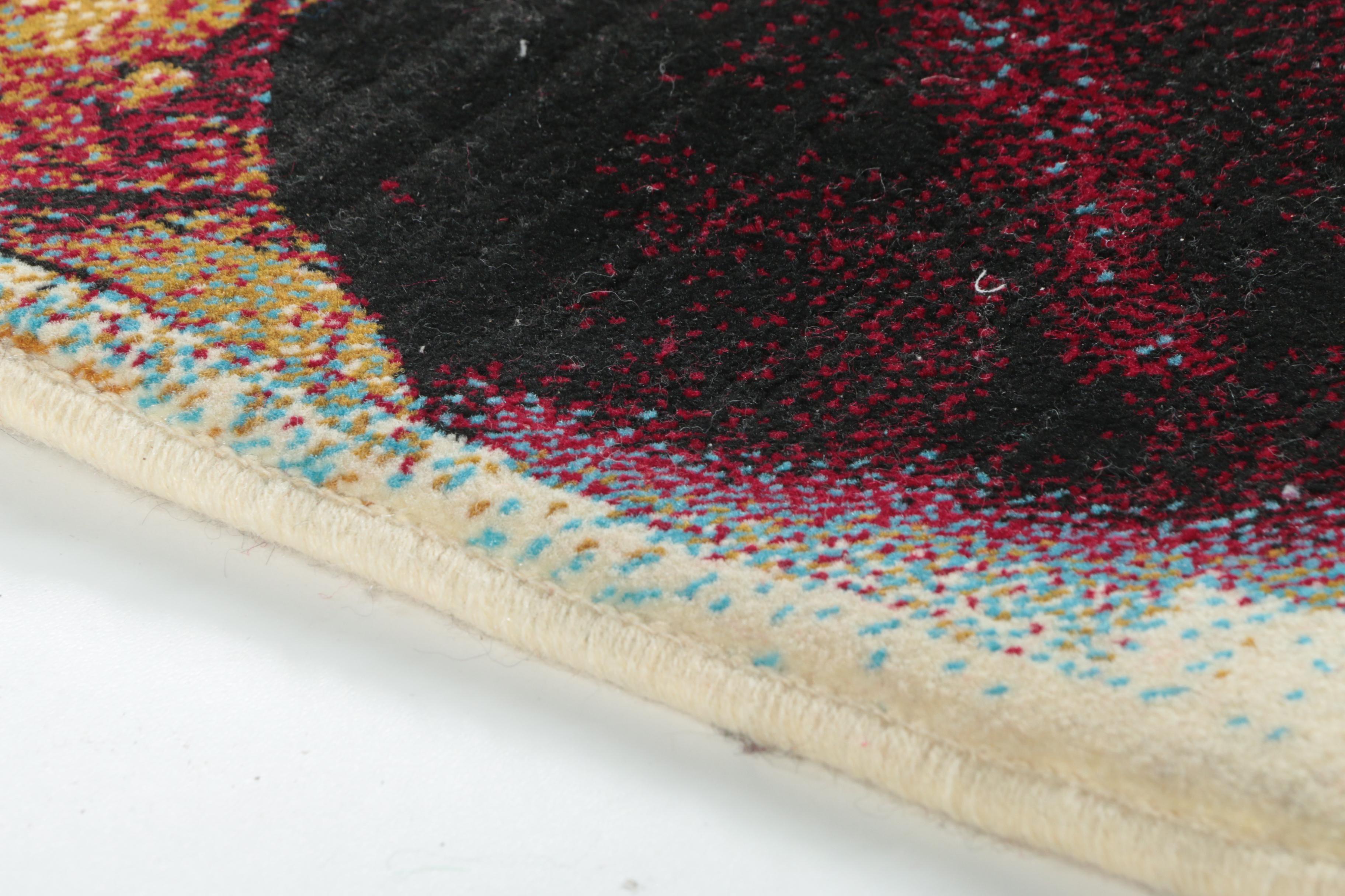 Machine Made Pictorial Accent Rug