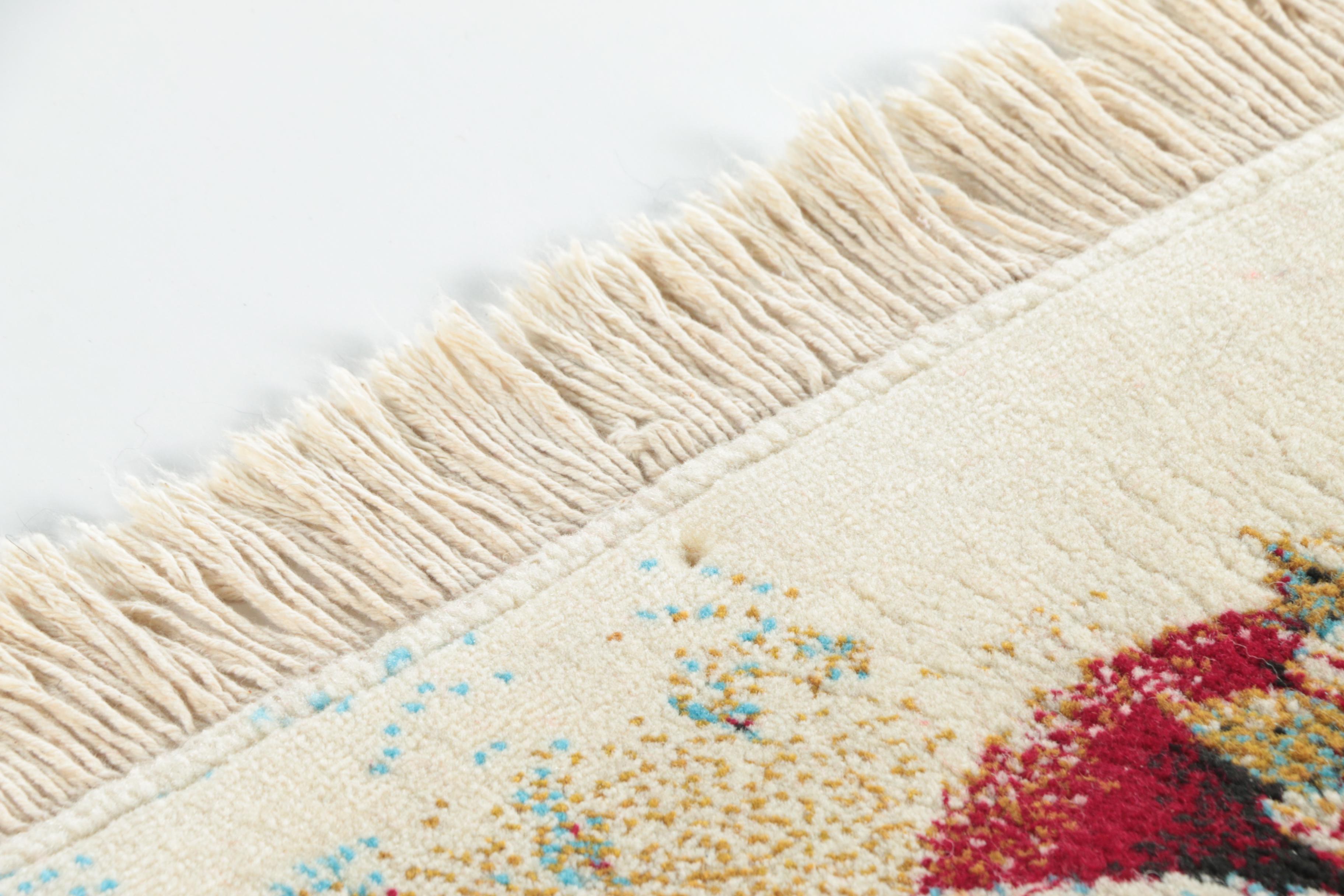 Machine Made Pictorial Accent Rug