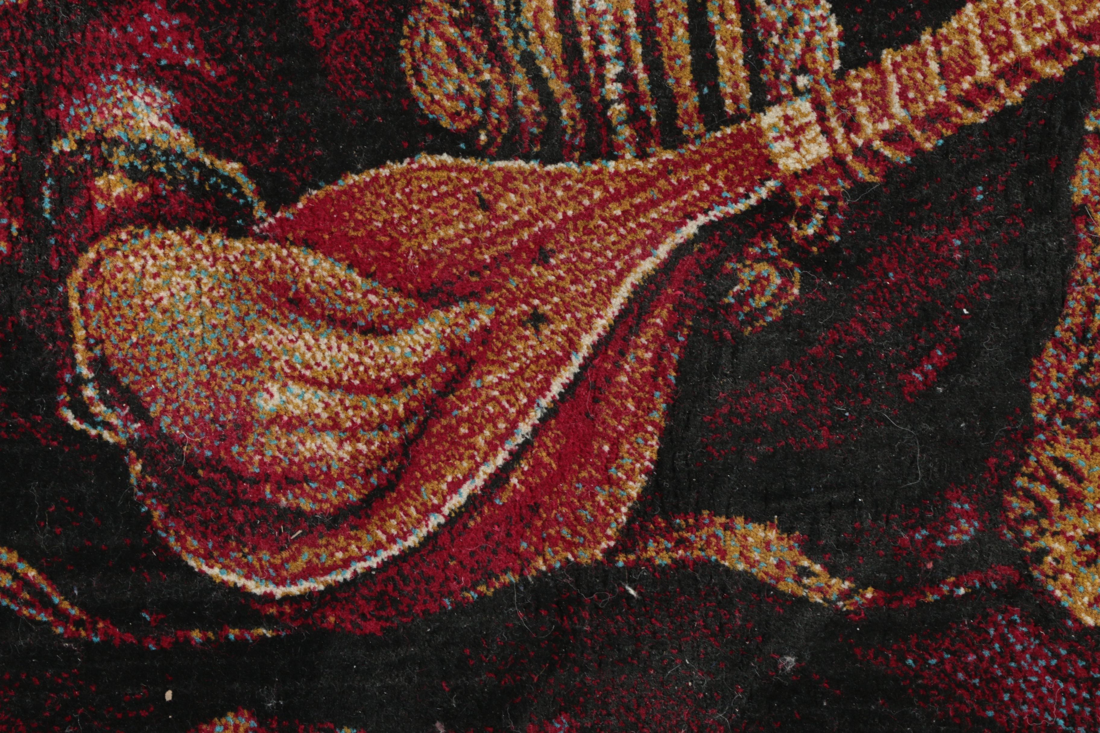 Machine Made Pictorial Accent Rug